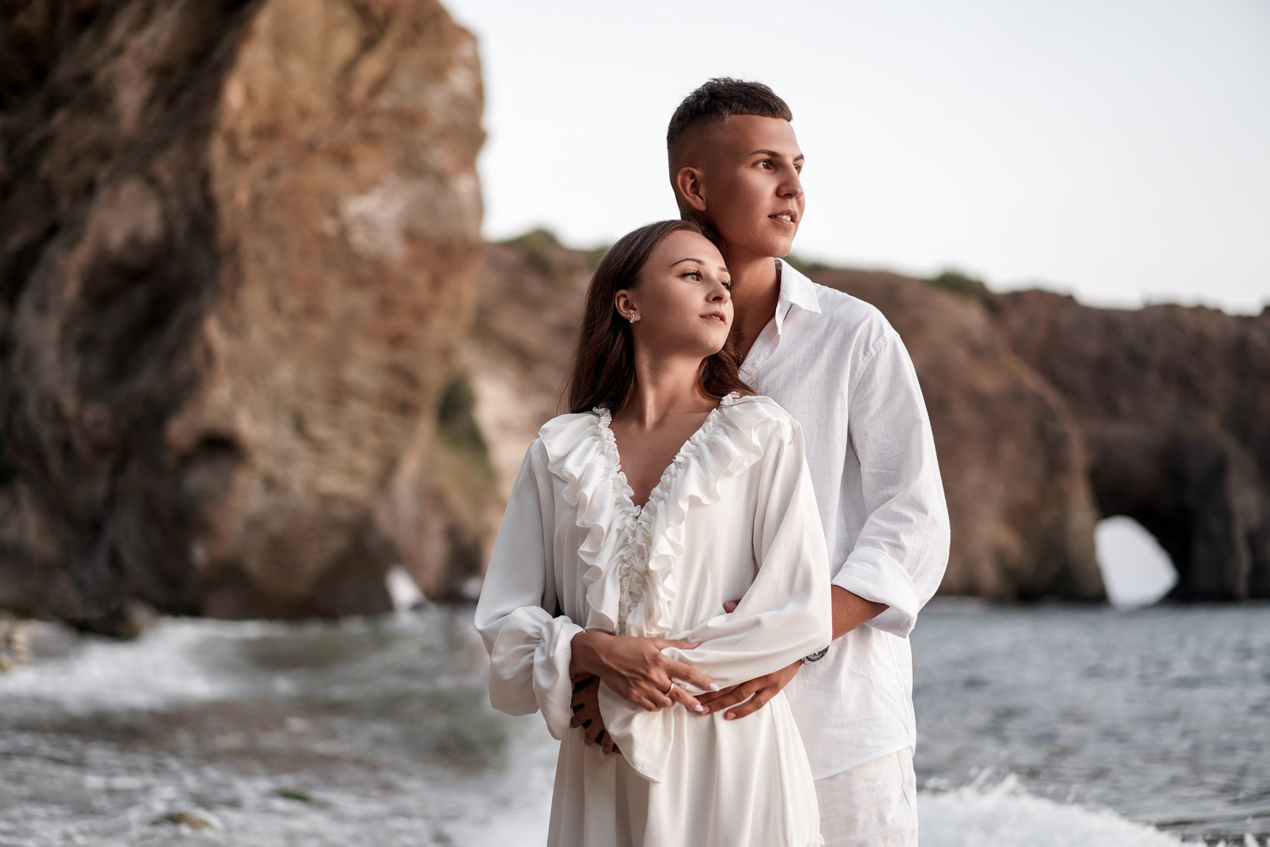 Матвей и Софья на фотосессии дикого пляжа Грот Дианы в Крыму. Свадебный фотограф в Ростове-на-Дону. Таинство Крещения и Венчания, семейные фотосессии. Алёна Чёботова
