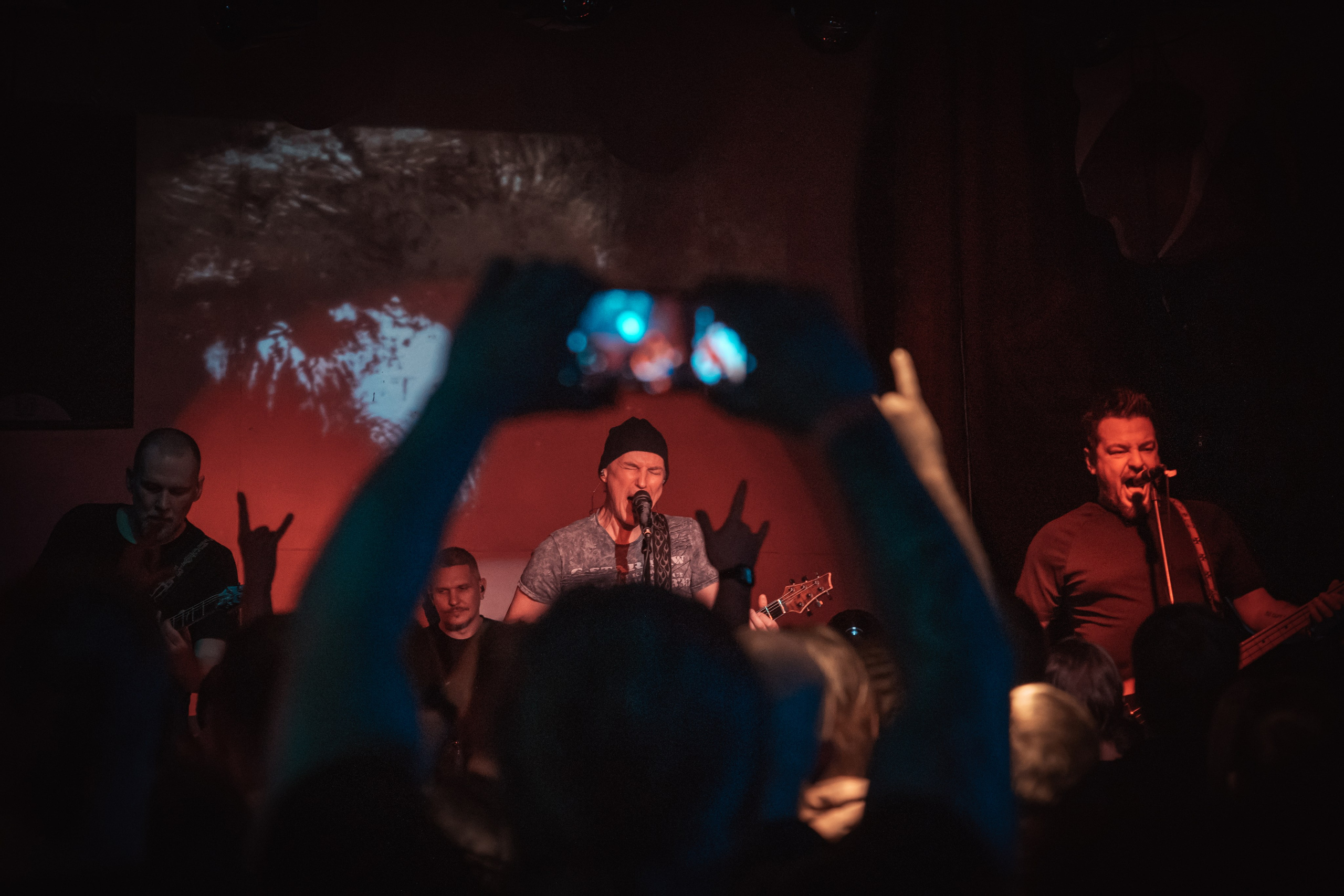 Черный обелиск. Красноярск, 08.04.2025, Эрмитаж. Фотограф Регина Крикунова г. Красноярск