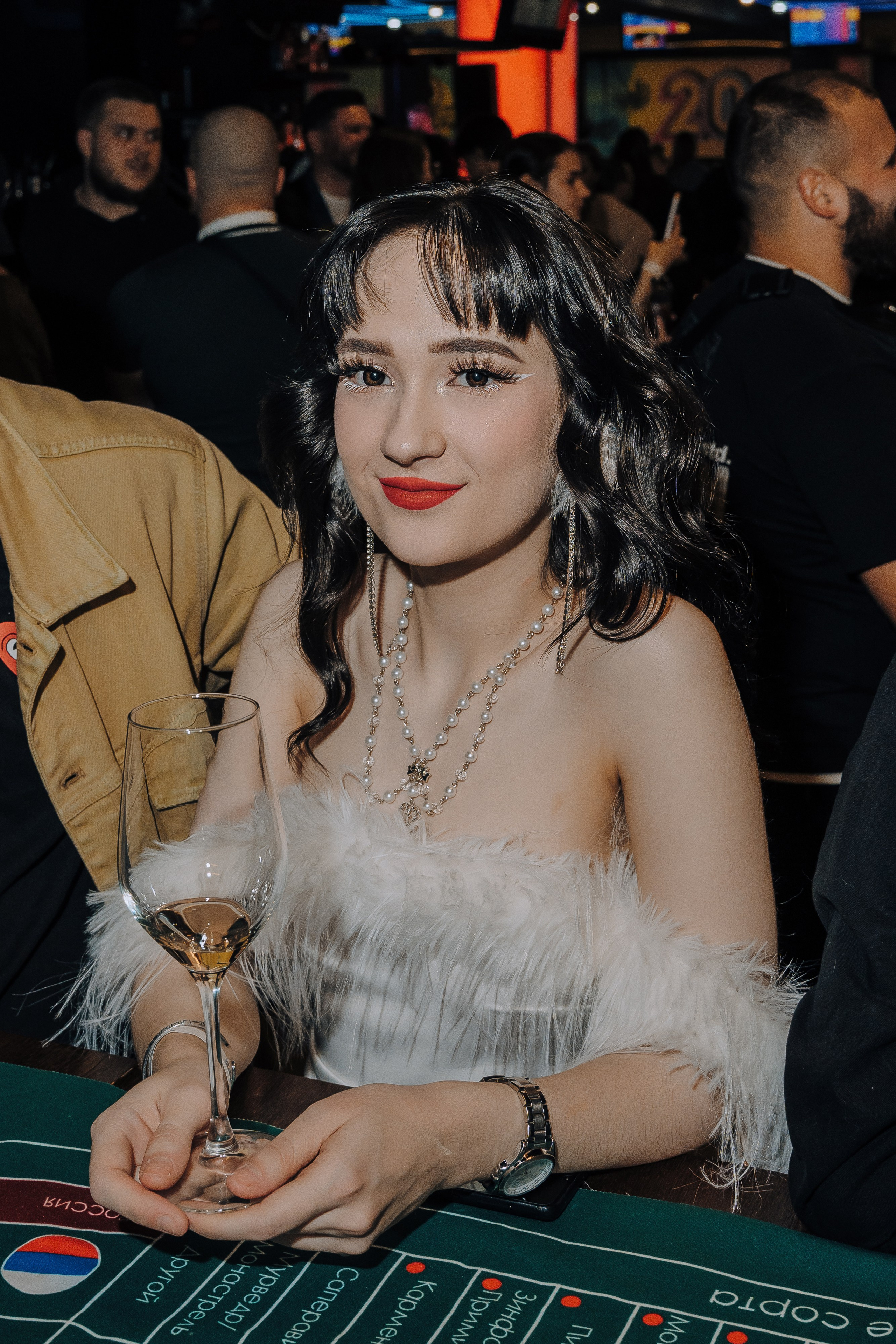 20 ЛЕТ МЕГАПОЛИС ЧЕЛЯБИНСК ХЕДЛАЙНЕР ЕЛКА. Репортажный фотограф Зуев Роман г. Челябинск