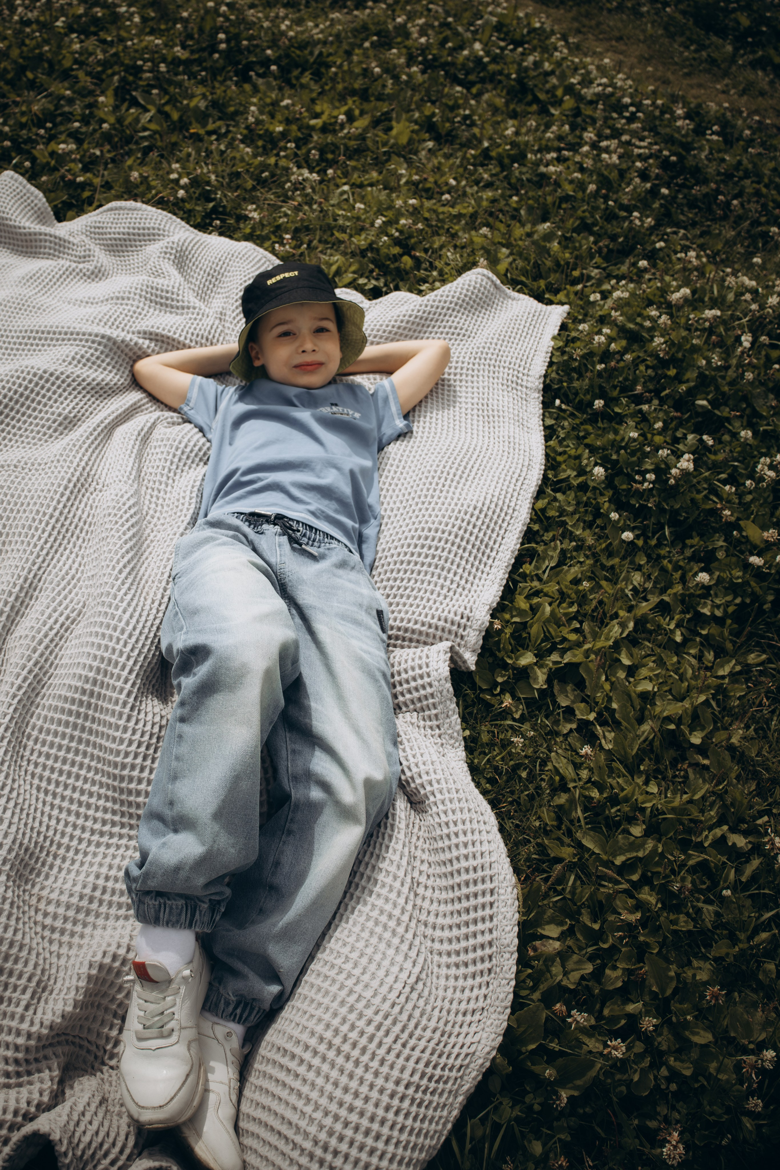 Фотосессия с ребенком и собакой в парке. Фотограф-анималист в Москве Екатерина Тихонова