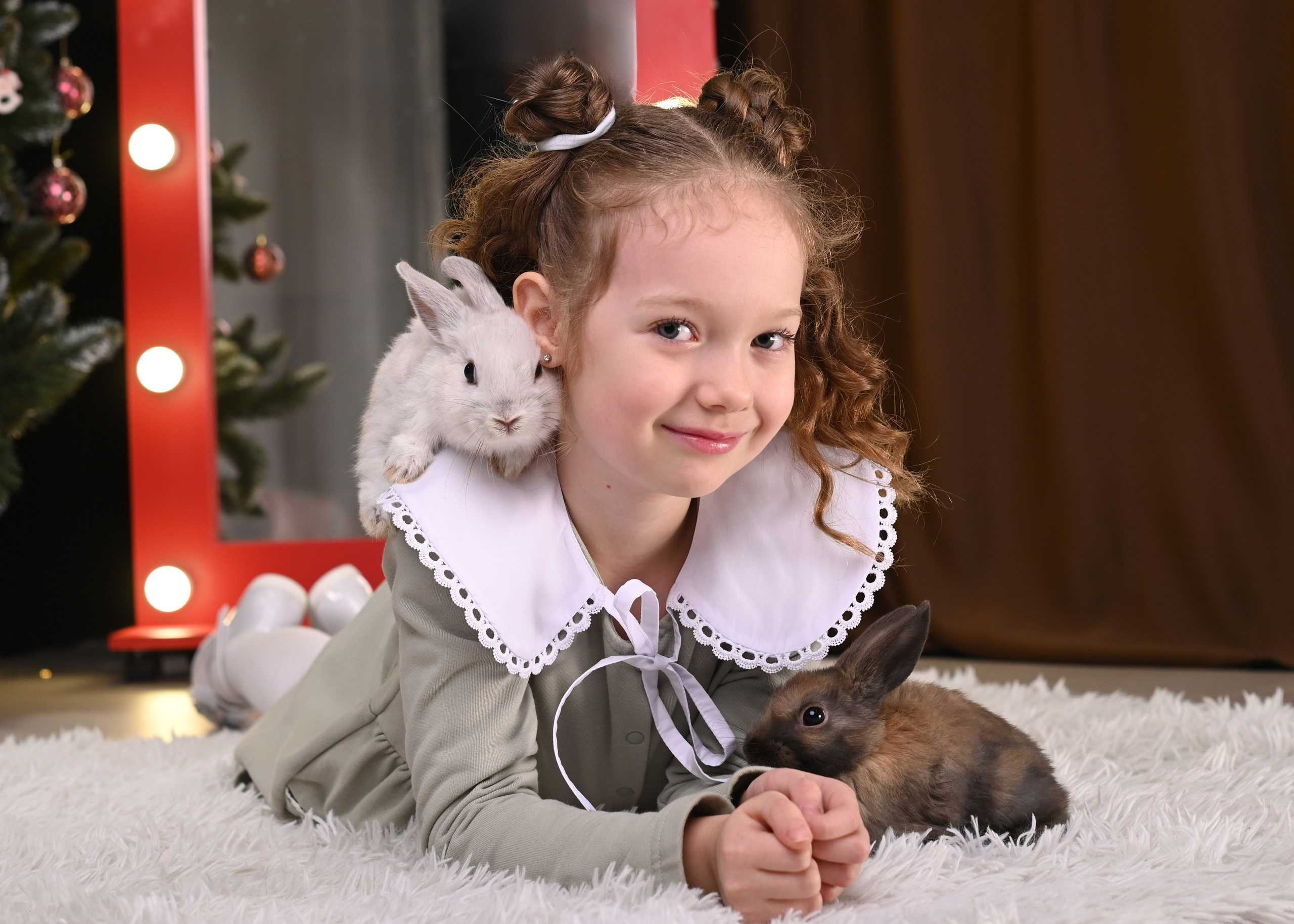 Дети с кроликом. Детский фотограф в Новокузнецке Николай Чекалин