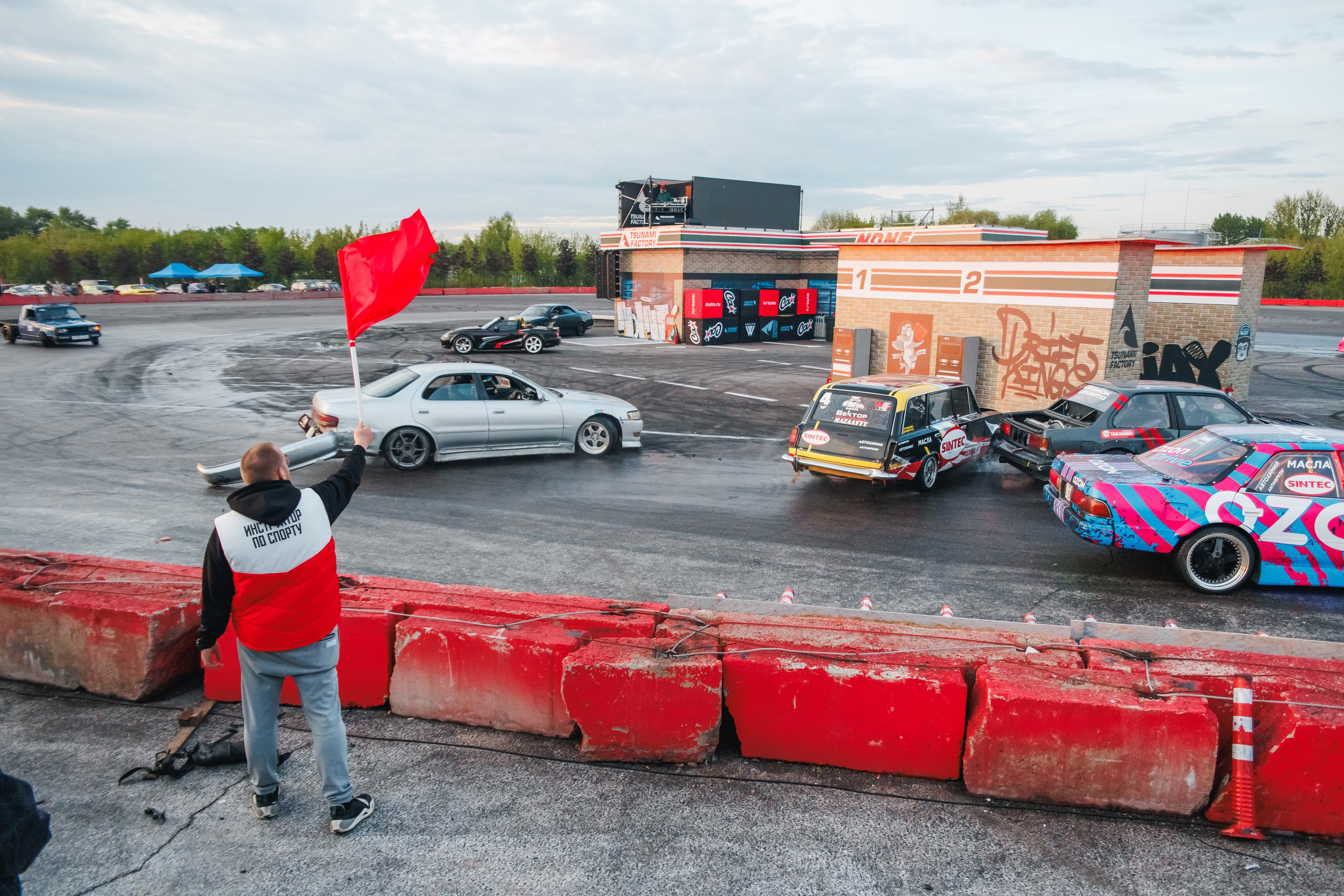 Выставка и дрифт машин. Репортажный фотограф. Москва. Алина Ланская