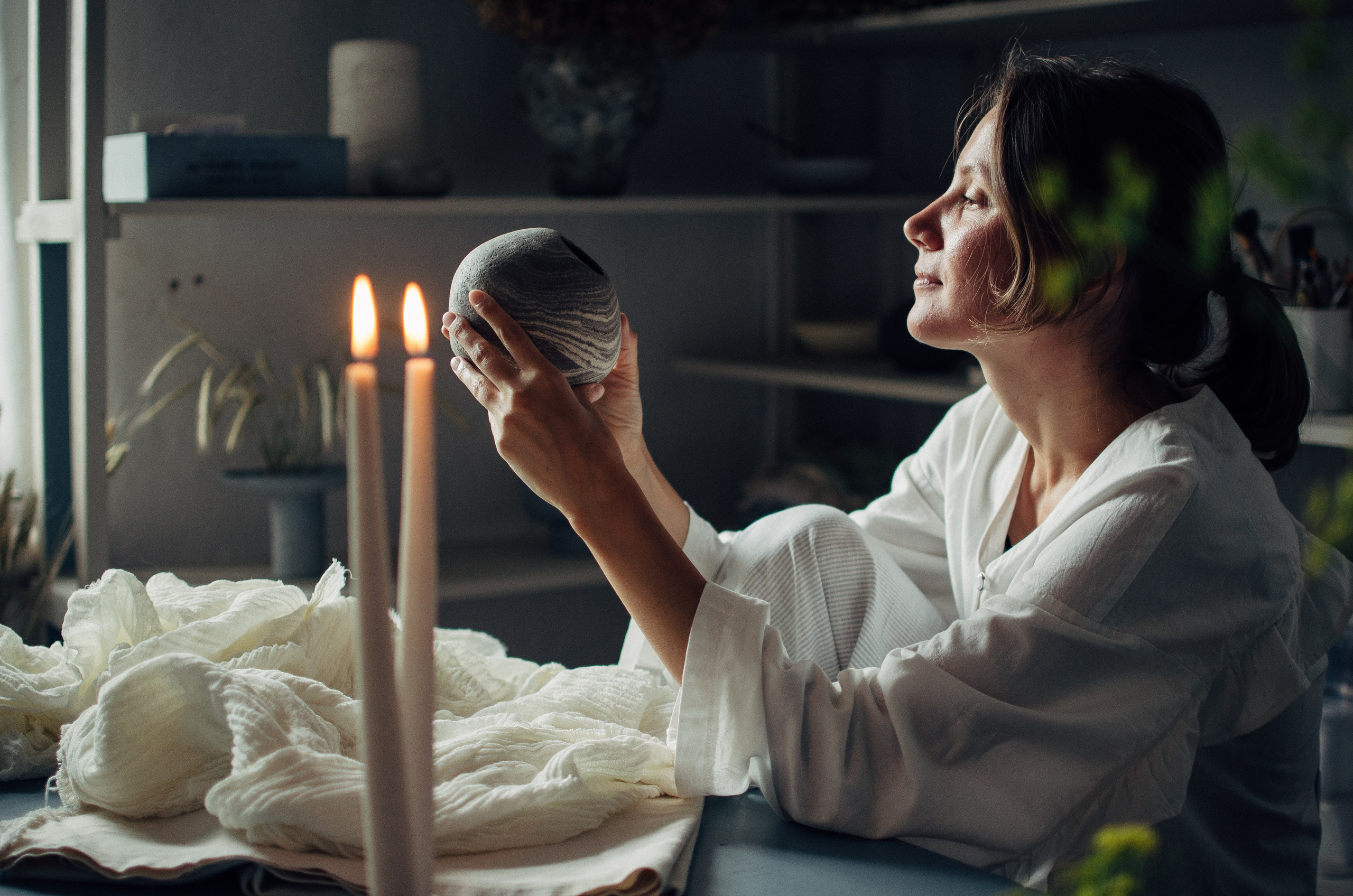 Даша в мастерской керамики — Атмосферная фотосессия. Семейный фотограф во Всеволожске и Санкт-Петербурге Юлия Капустина