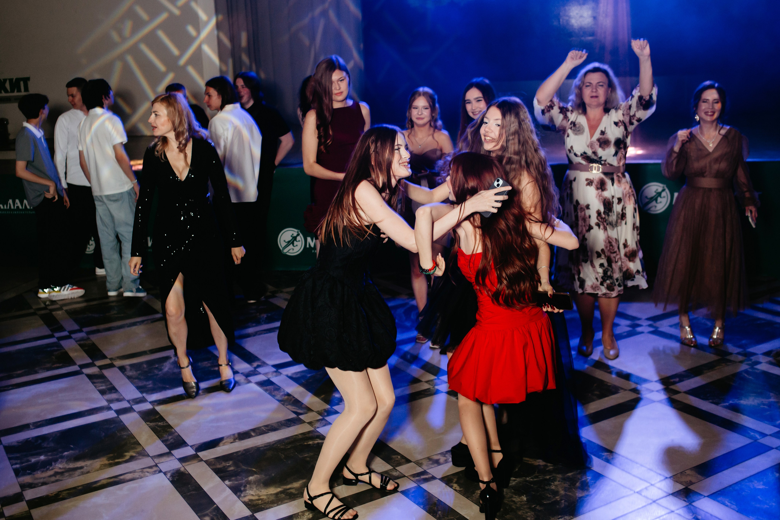 Выпускной 2025 (9класс) 124 школа. Фотограф в Челябинске Ополихина Анна