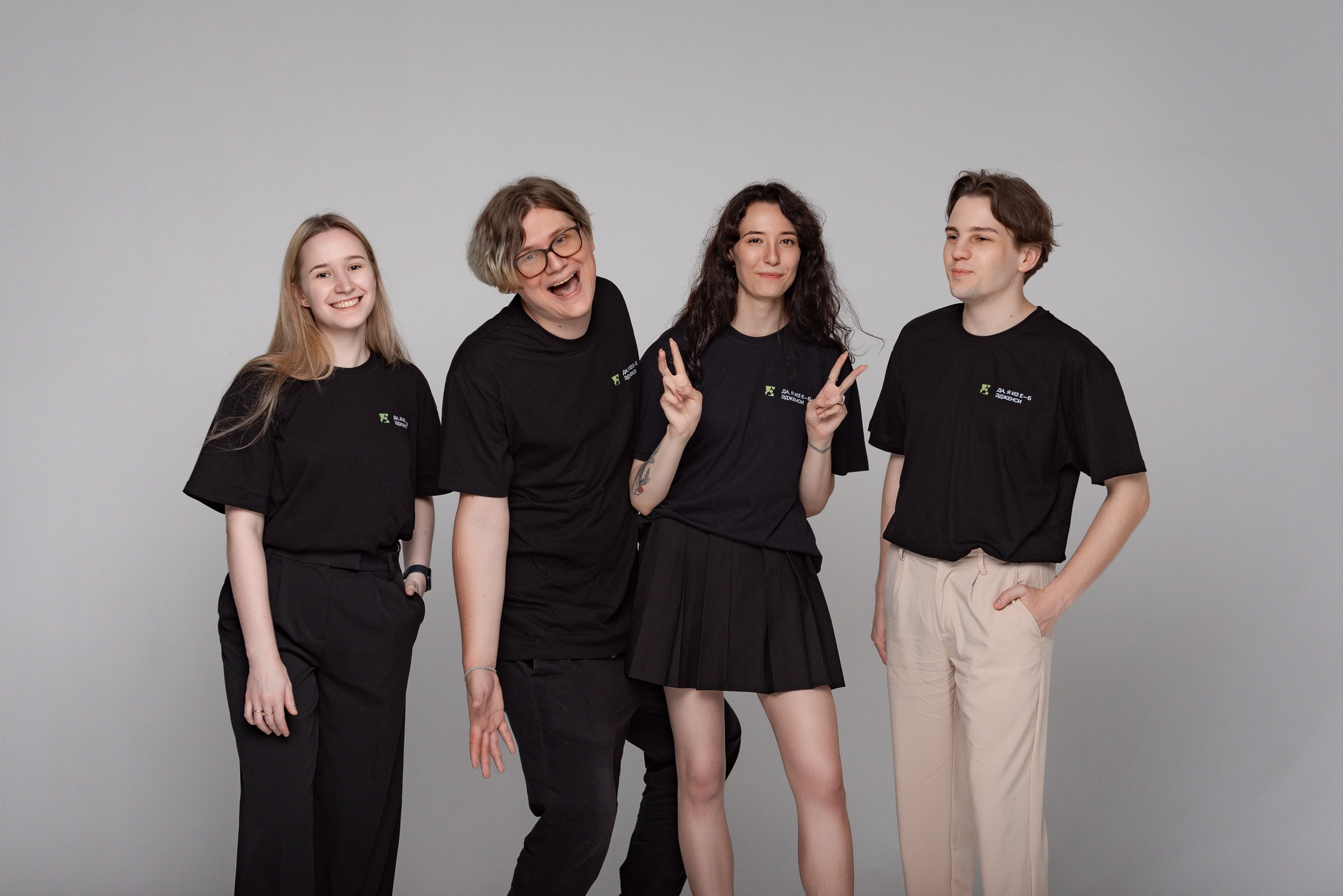 Съёмка сотрудников для сайта, портретная съёмка на чёрном или белом фоне, контент съёмка