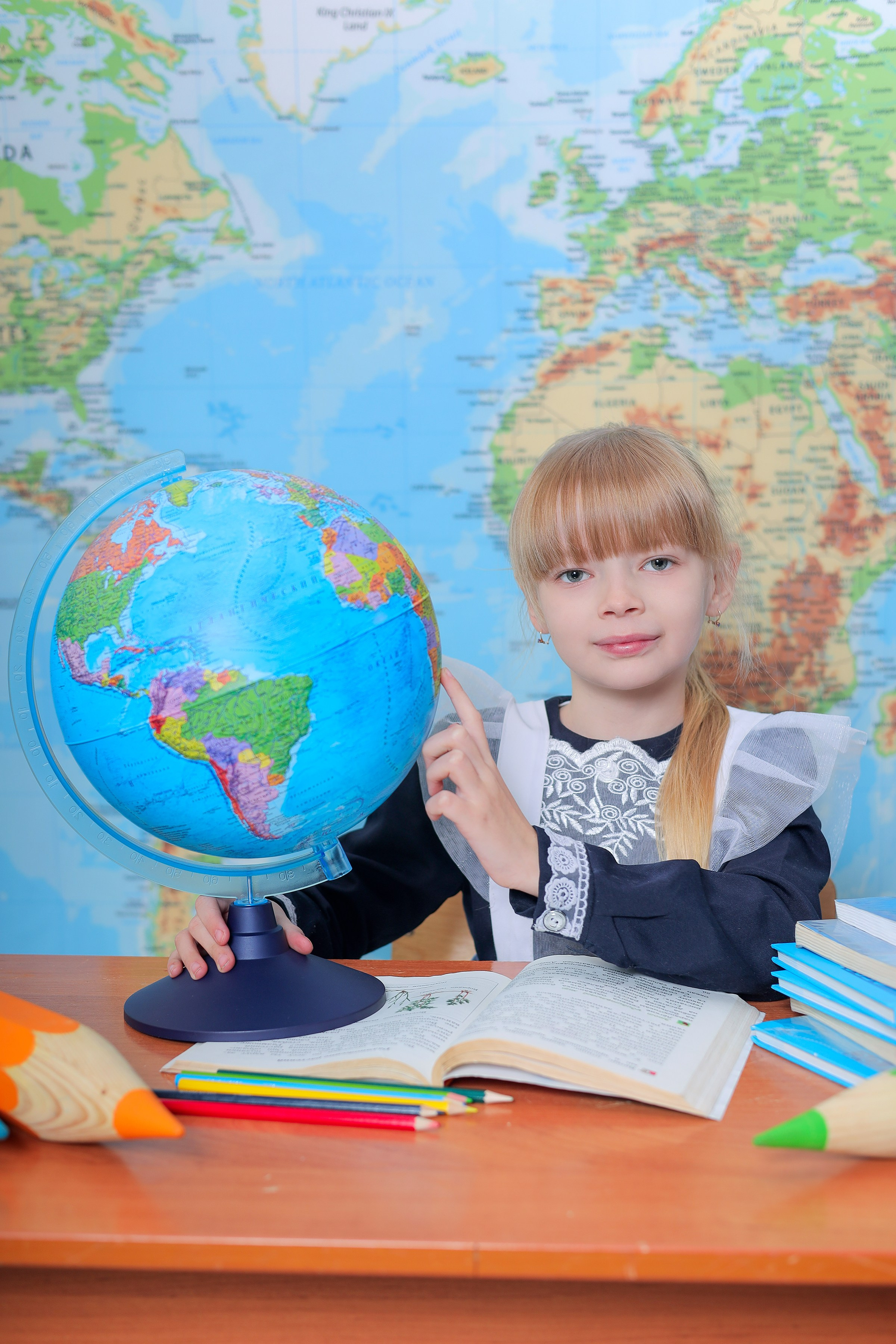 Фон Карта Мира. Фотостудия «Стремянка».Фотосессии в детских садах и школах
