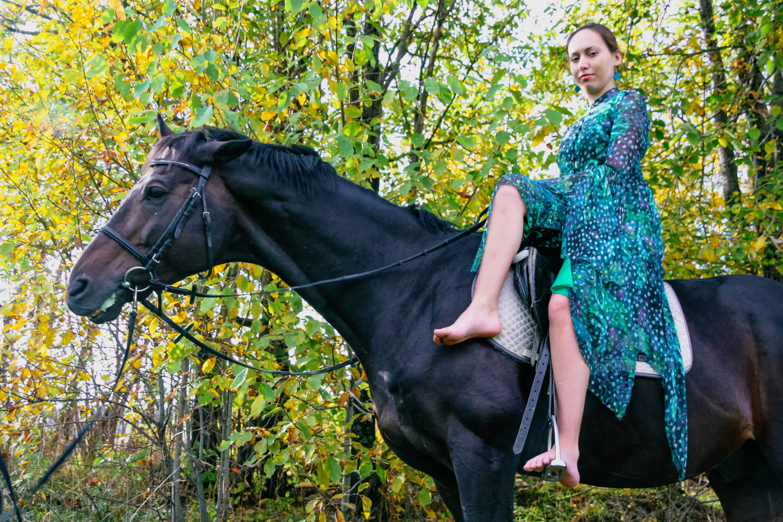Алёна и Даша на лошади. Фотограф Пермь. Фотосессия в фотостудии Перми и на свежем воздухе