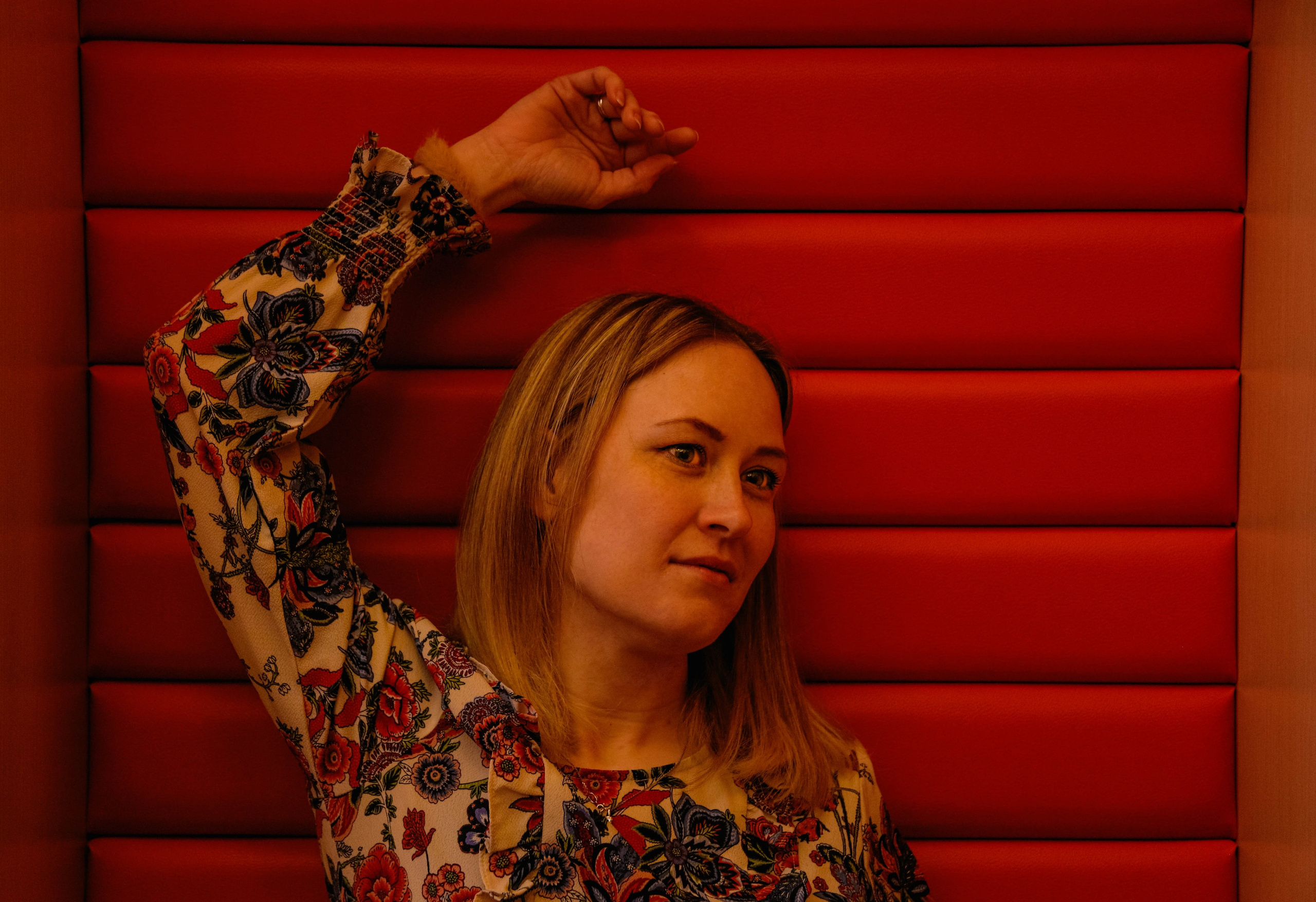 Маша в библиотеке. Фотограф Пермь. Фотосессия в фотостудии Перми и на свежем воздухе