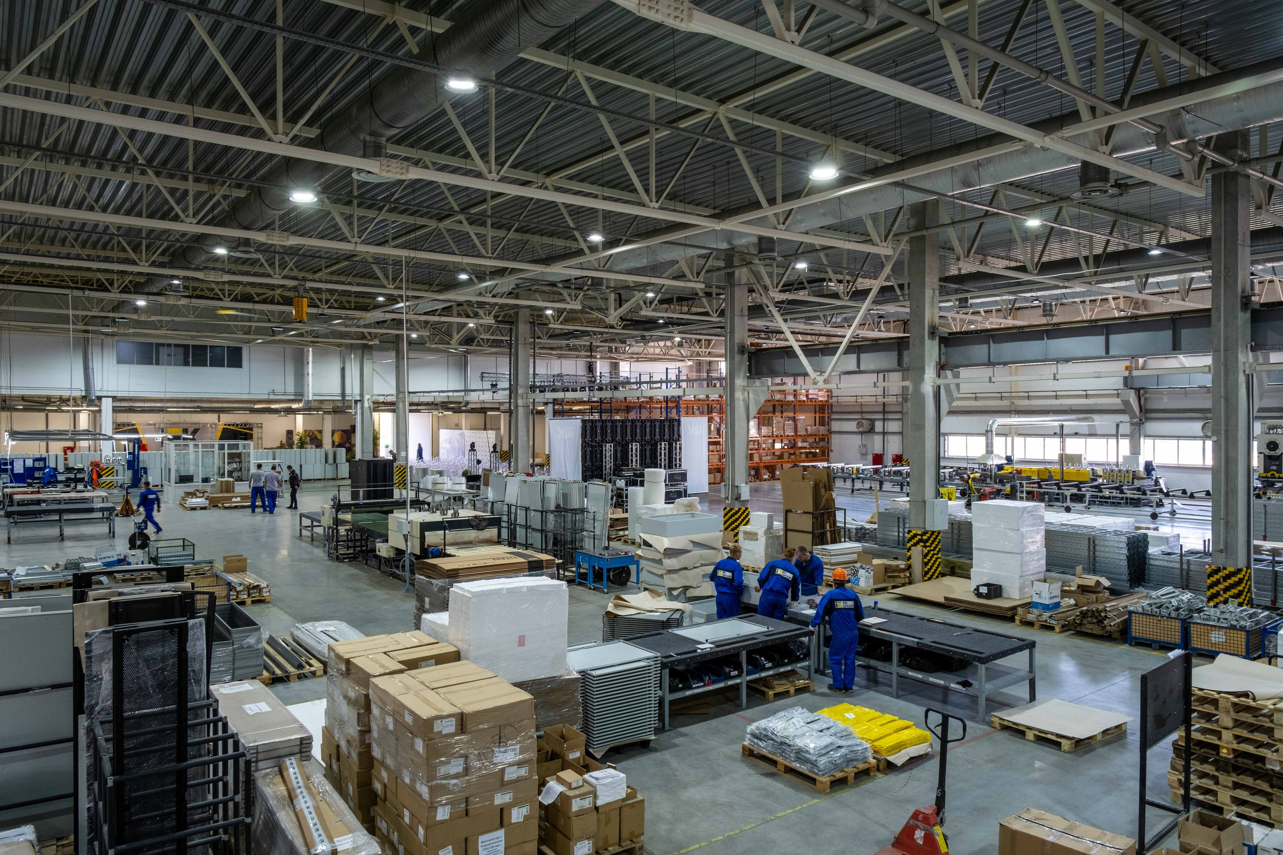 IEK — торжественное открытие производственного цеха. Фото тур