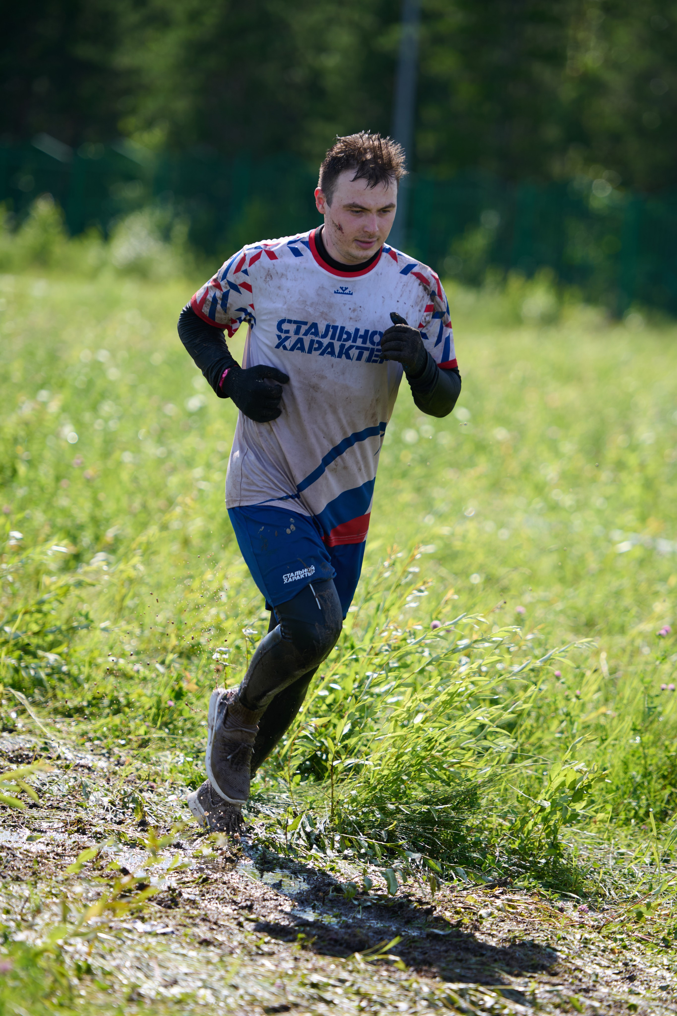Фоторепортаж с забега Стальной характер в Сургуте, 5 июля 2025. Репортажный и семейный фотограф — Шелихов Сергей