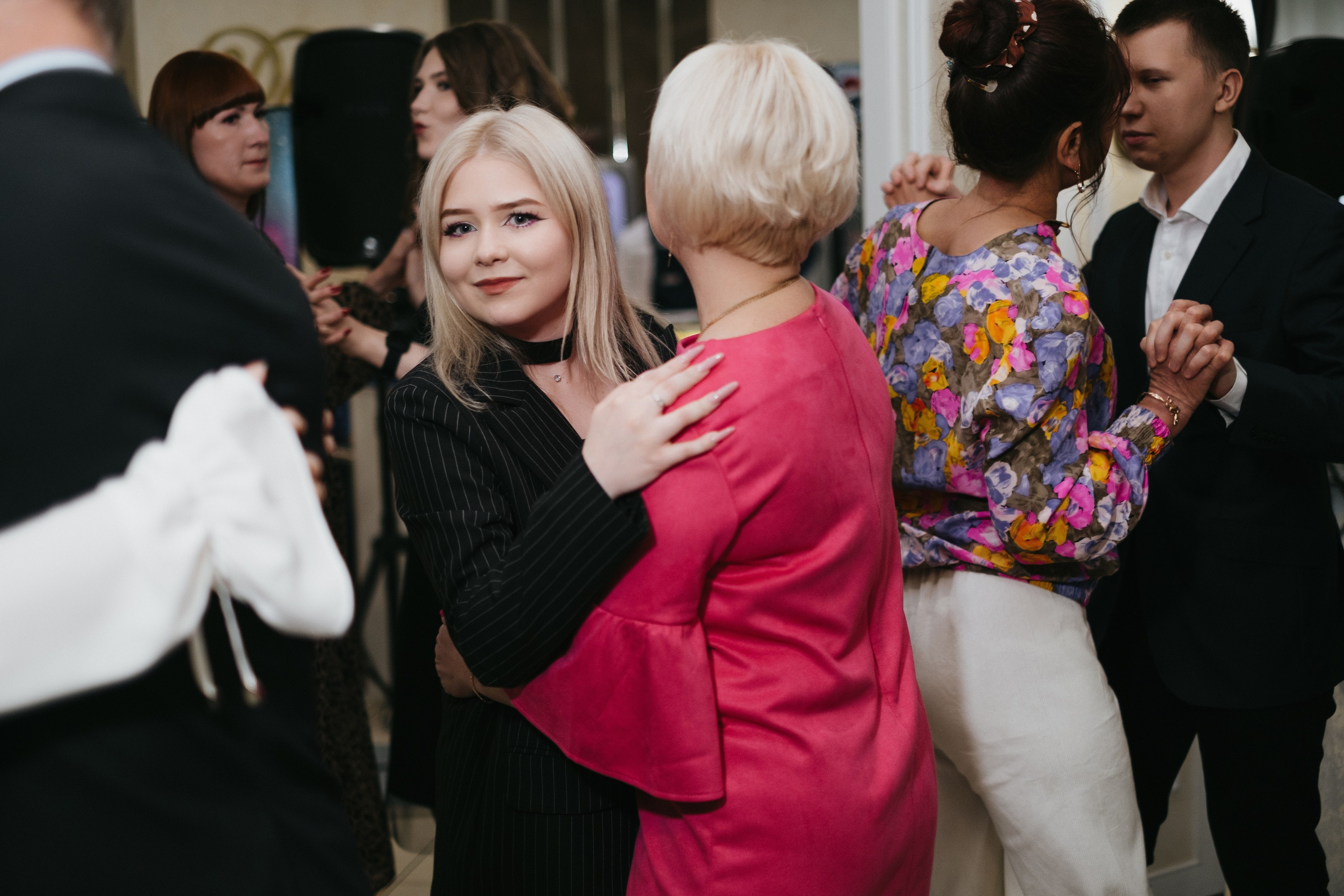 Выпускной 11 класс школы № 30. Свадебный и репортажной фотограф Денис Ожигин в Краснодаре и Краснодарском крае