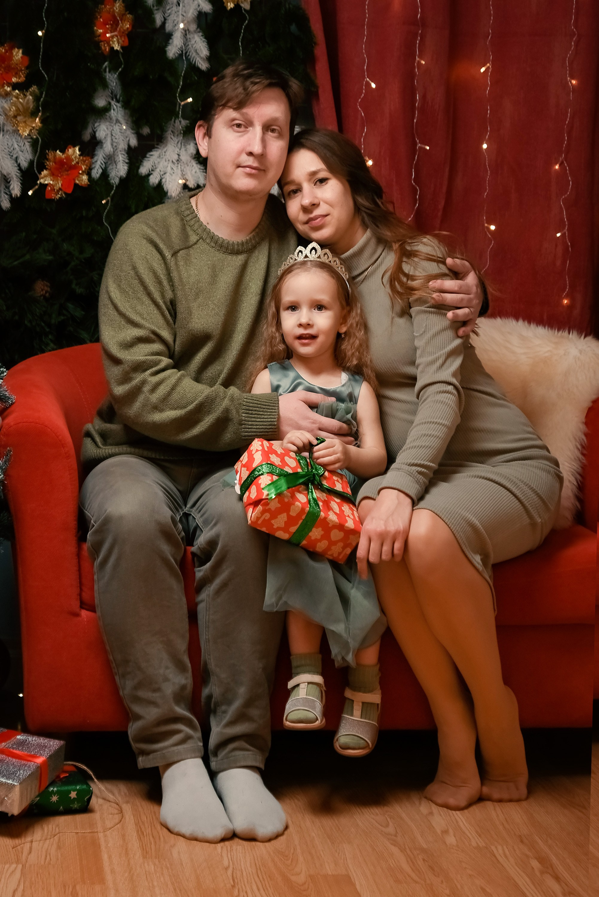 Новогодняя семейная фотосессия 2026 г. Фотограф Тула творческие фотосессии недорого Ольга Ромашина