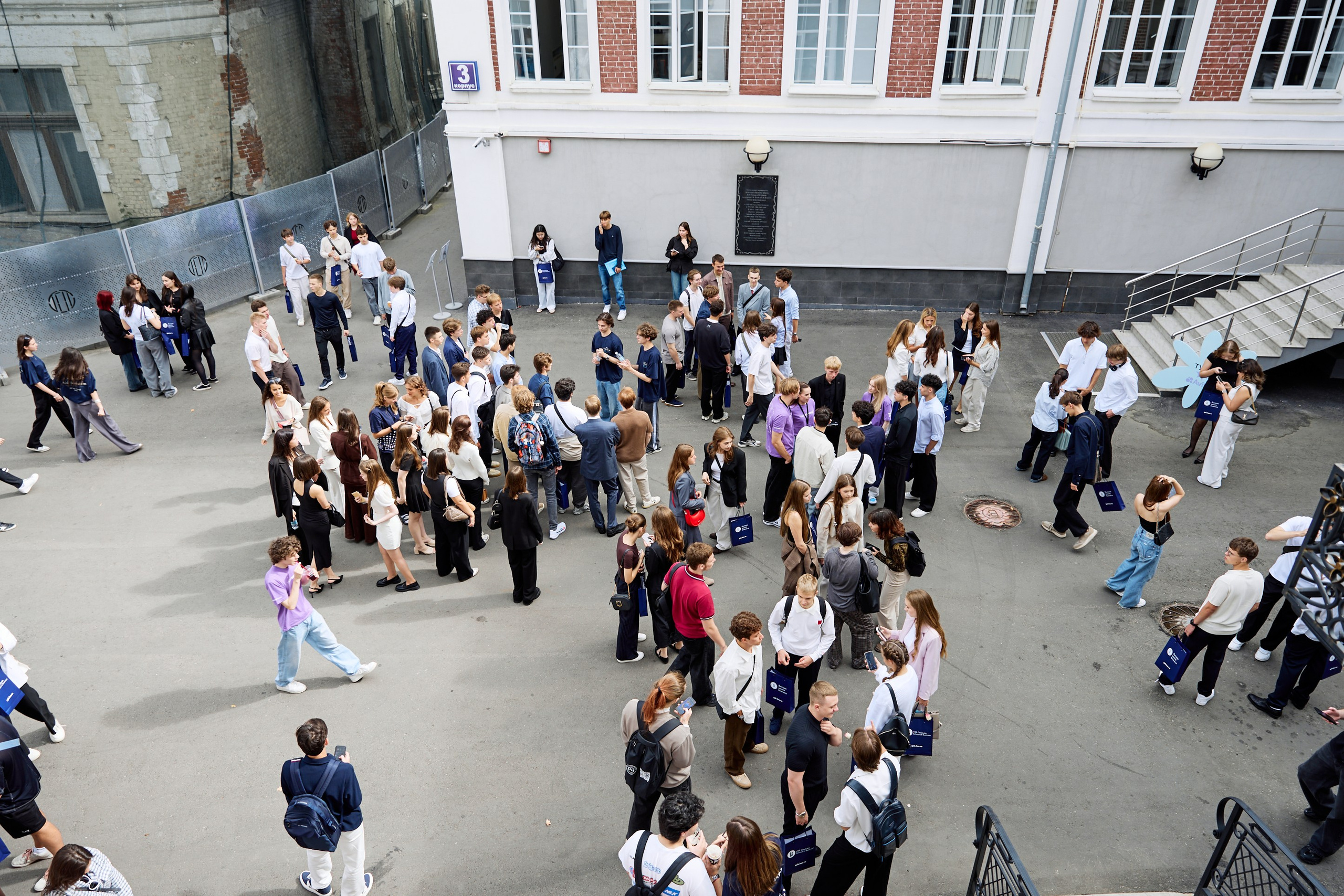 День знаний ВШБ 2025. Фотограф Иван Косарев