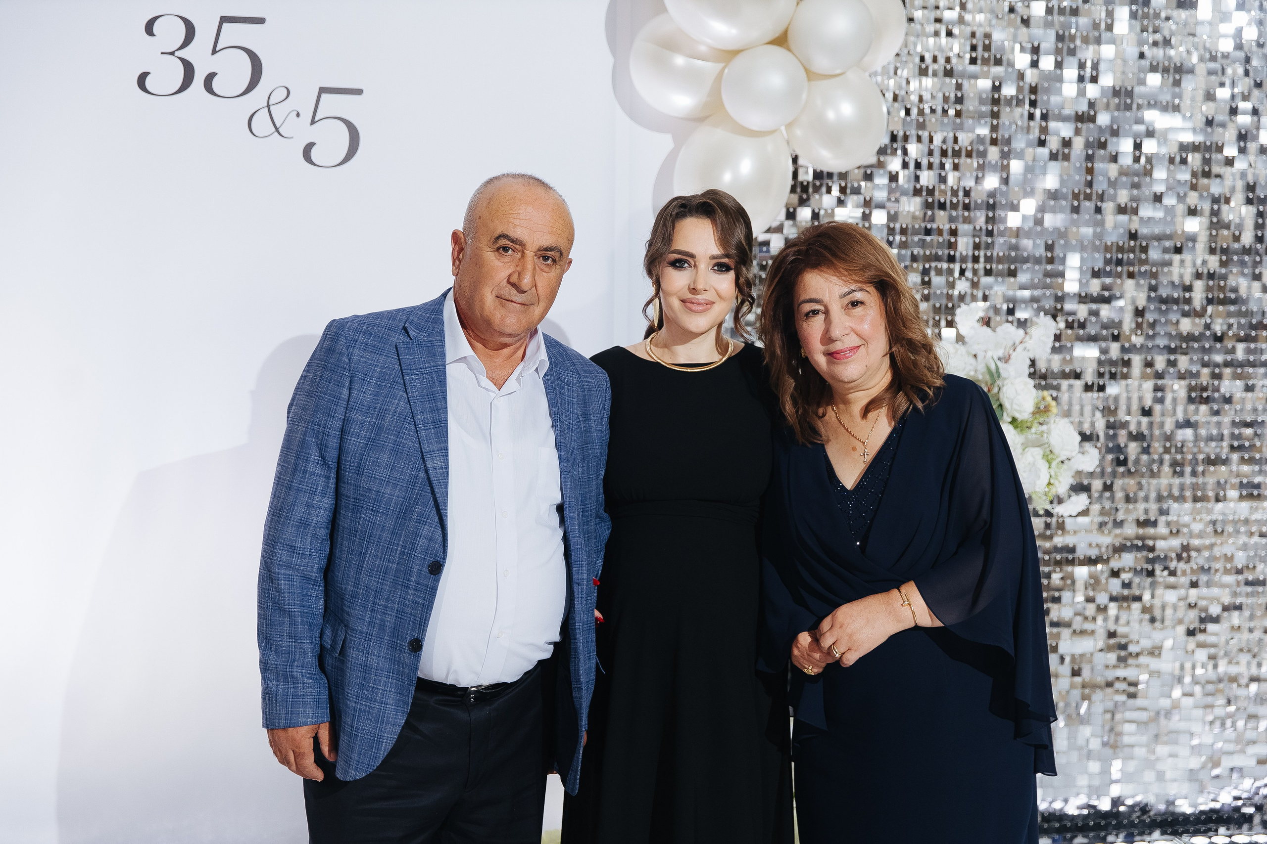 Ани и Назели. 35&5 День рождения, «Янтарь». Фотограф в Красноярске Надежда Воскресенская