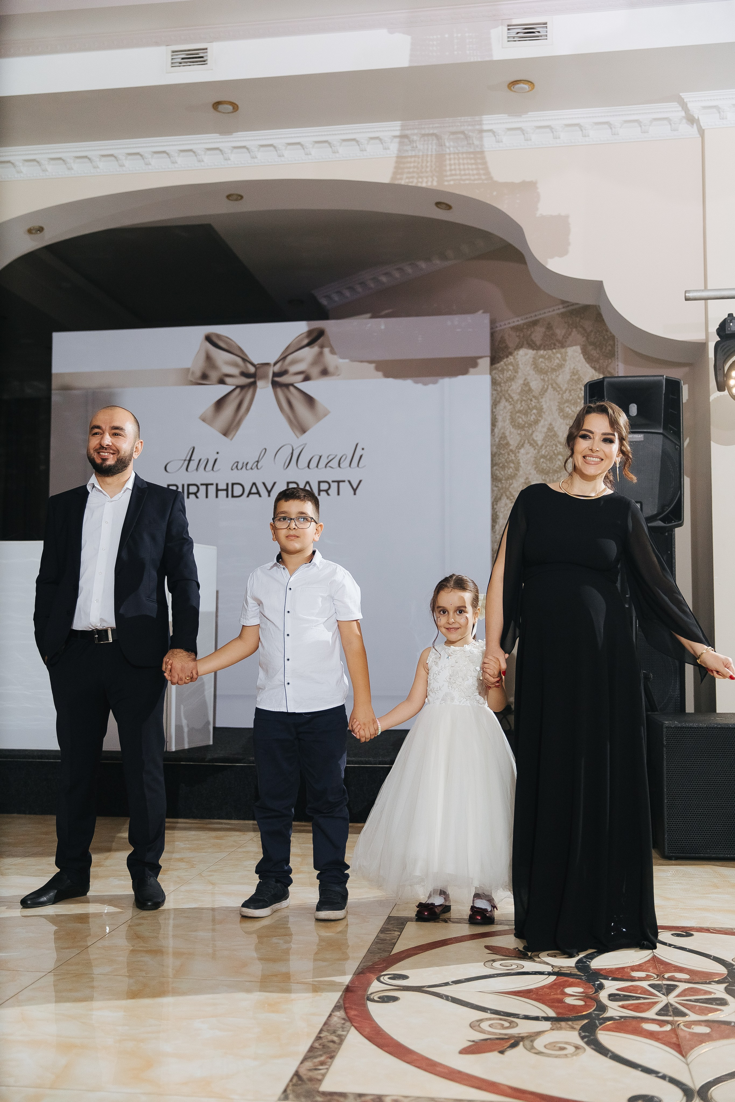 Ани и Назели. 35&5 День рождения, «Янтарь». Фотограф в Красноярске Надежда Воскресенская