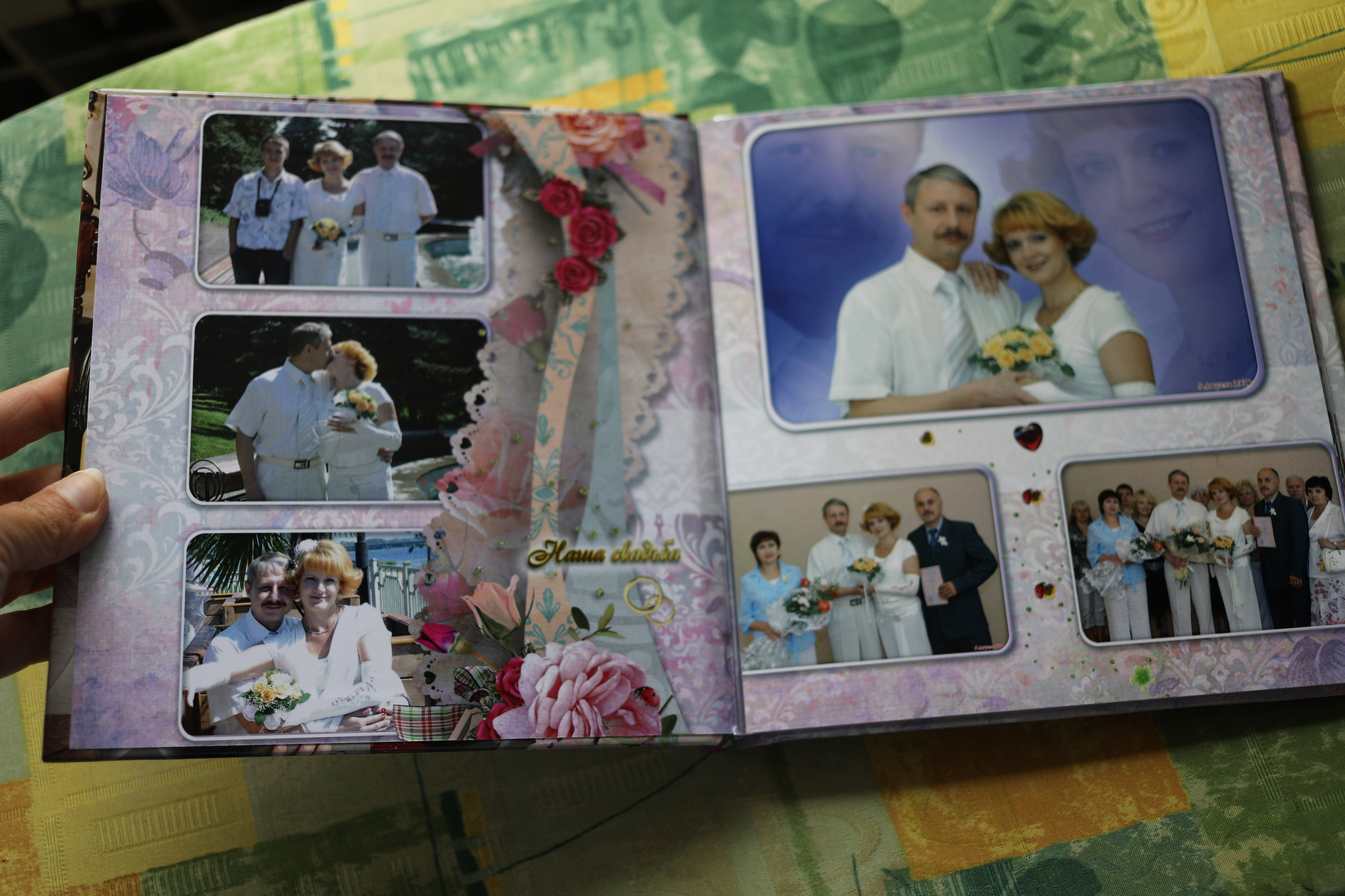 medlori fotobook Фотокниги в Липецке. Свадебная фотокнига «WEDDING DAY» Фотокнига постраничная (от 20 до 40 страниц), цена зависит от количества разворотов. Варианты фотокниг, созданные мной от фотосъёмки до дизайна. Цена: от 7500 руб за 10 разворотов. Обложка жёсткая, листы 350 мг. Фотограф Медведева Лариса.