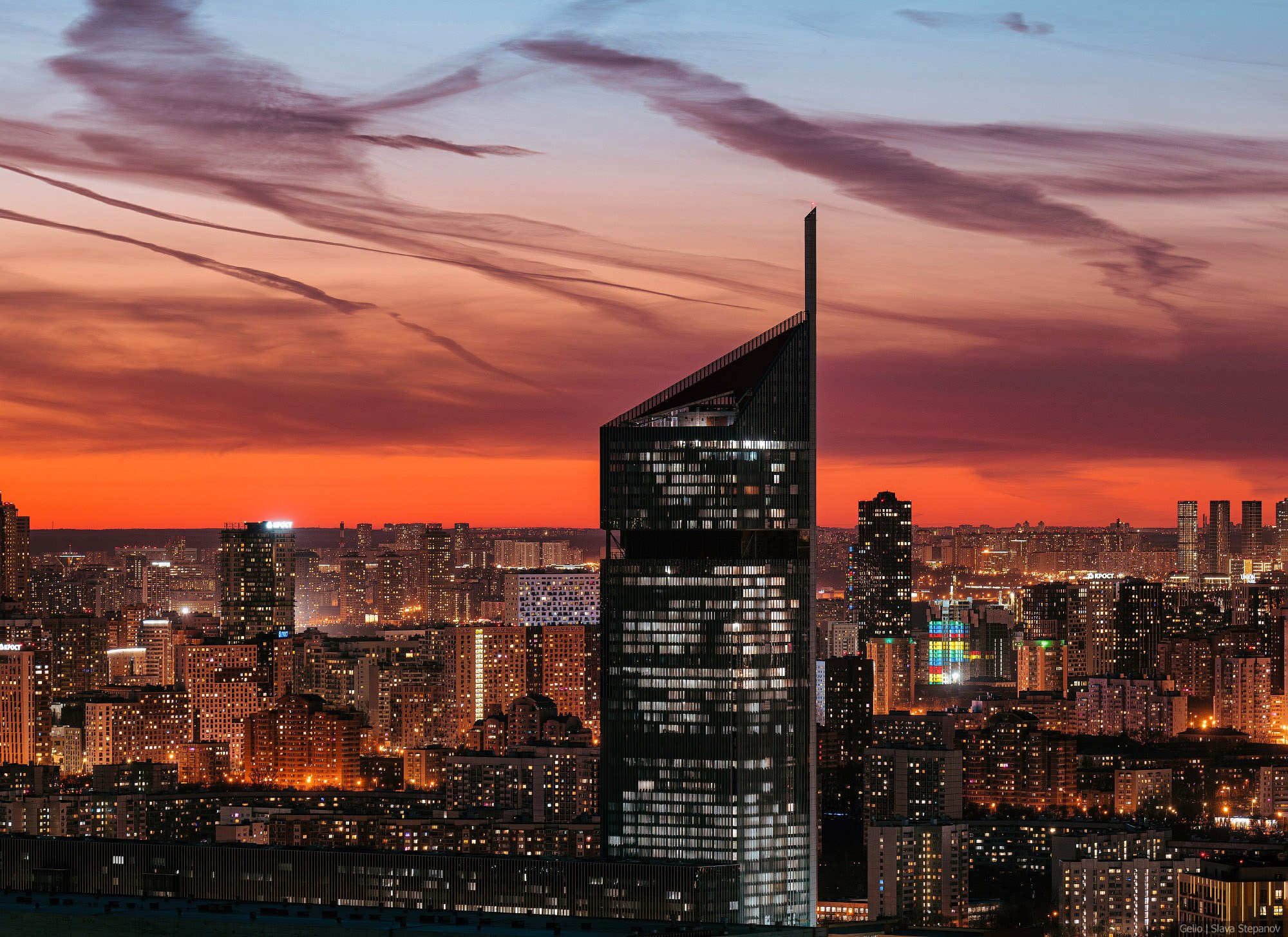 Национальный космический центр Роскосмос на закате