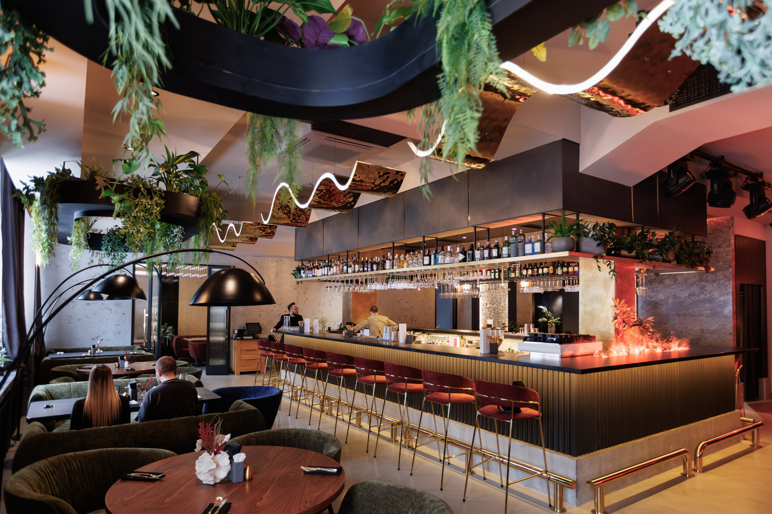 Фотограф для интерьерной съемки ресторана. Контент для бизнеса в Екатеринбурге Полдень Медиа