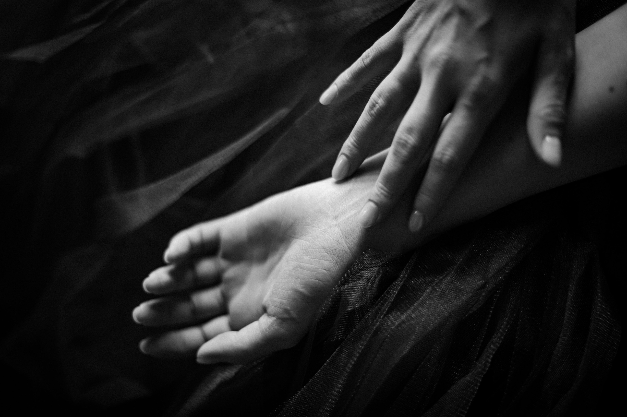 Танец рук Лизы. Портретный и эротический фотограф Ирина Подборская (18+)