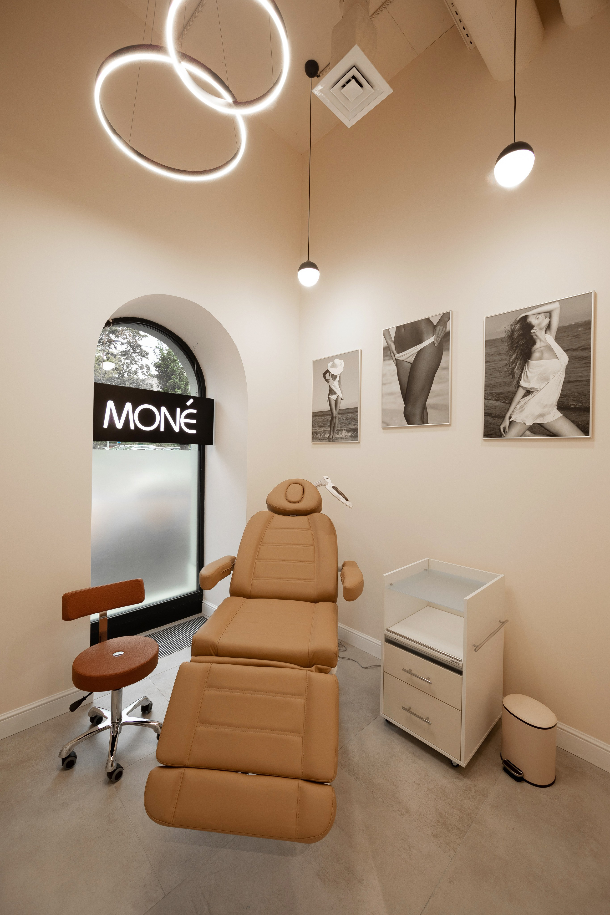 Снимаю интерьеры объектов любого типа - от частных квартир и домов до коммерческой недвижимости, например рестораны, кафе, гостиничные номера и офисы.