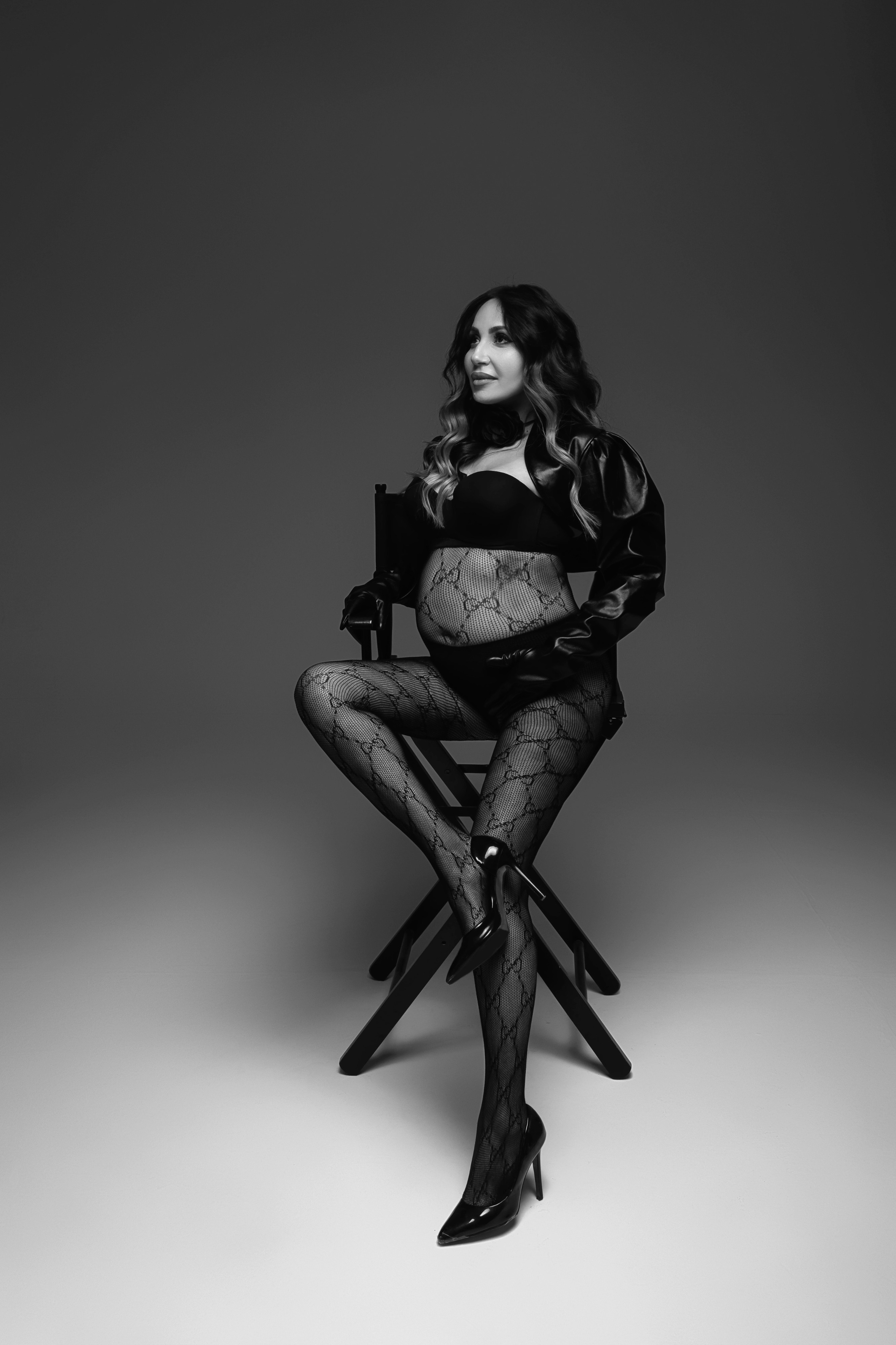 Бюстье, колготки, кожаные рукава. Фотограф Анна Качан