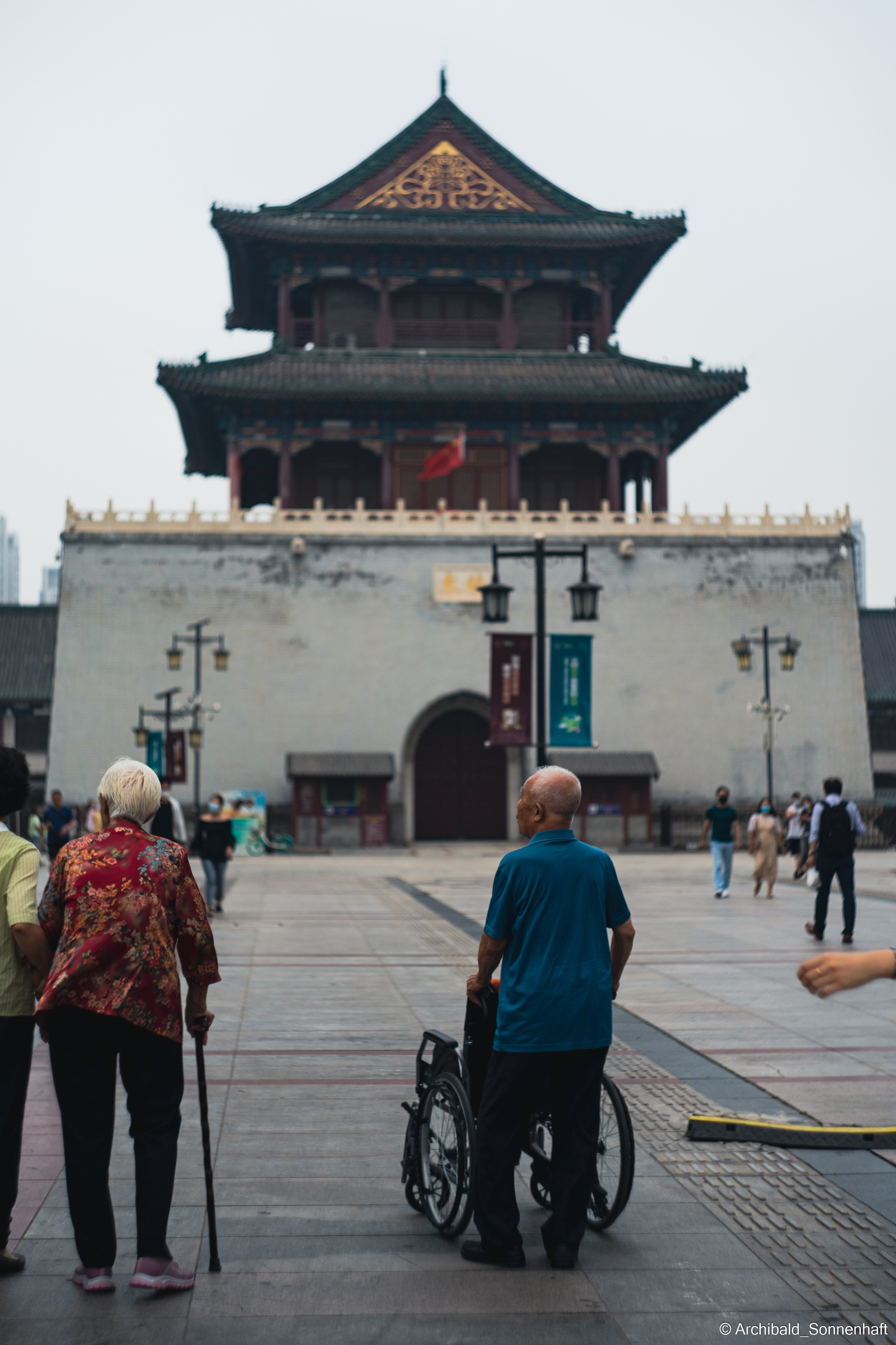 Look what I saw on the walk. Photographer in Guangzhou, China. Archibald Sonnenhaft