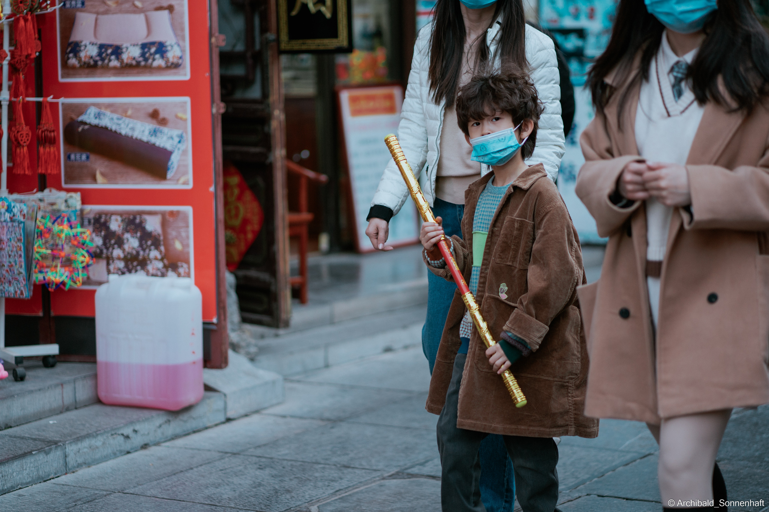 Look what I saw on the walk. Photographer in Guangzhou, China. Archibald Sonnenhaft