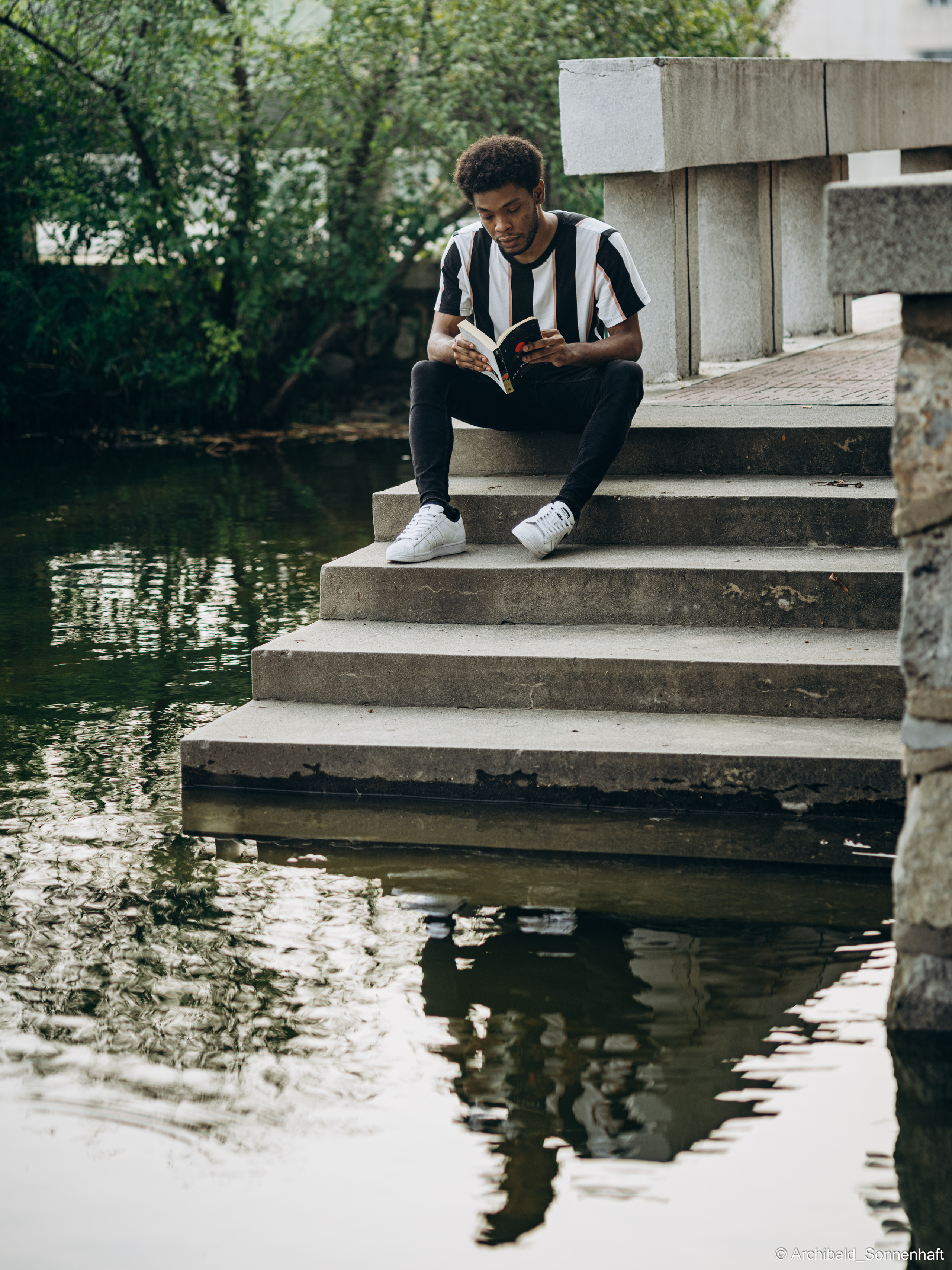 Dilan, Student of Tianjin University. Photographer in Guangzhou, China. Archibald Sonnenhaft