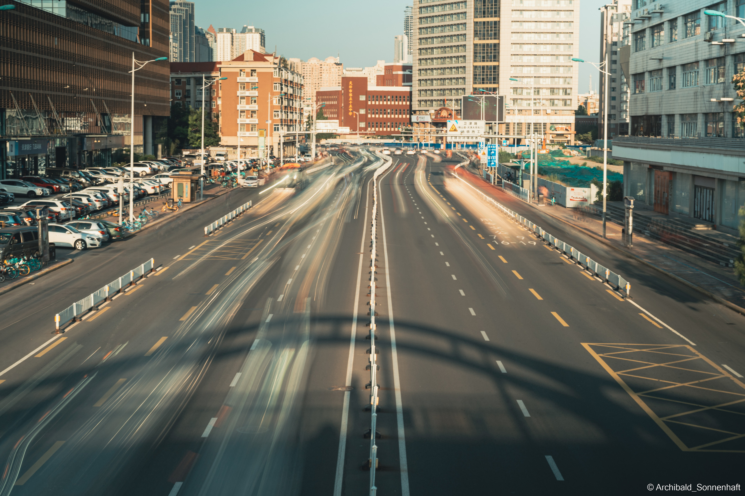 Look what I saw on the walk. Photographer in Guangzhou, China. Archibald Sonnenhaft