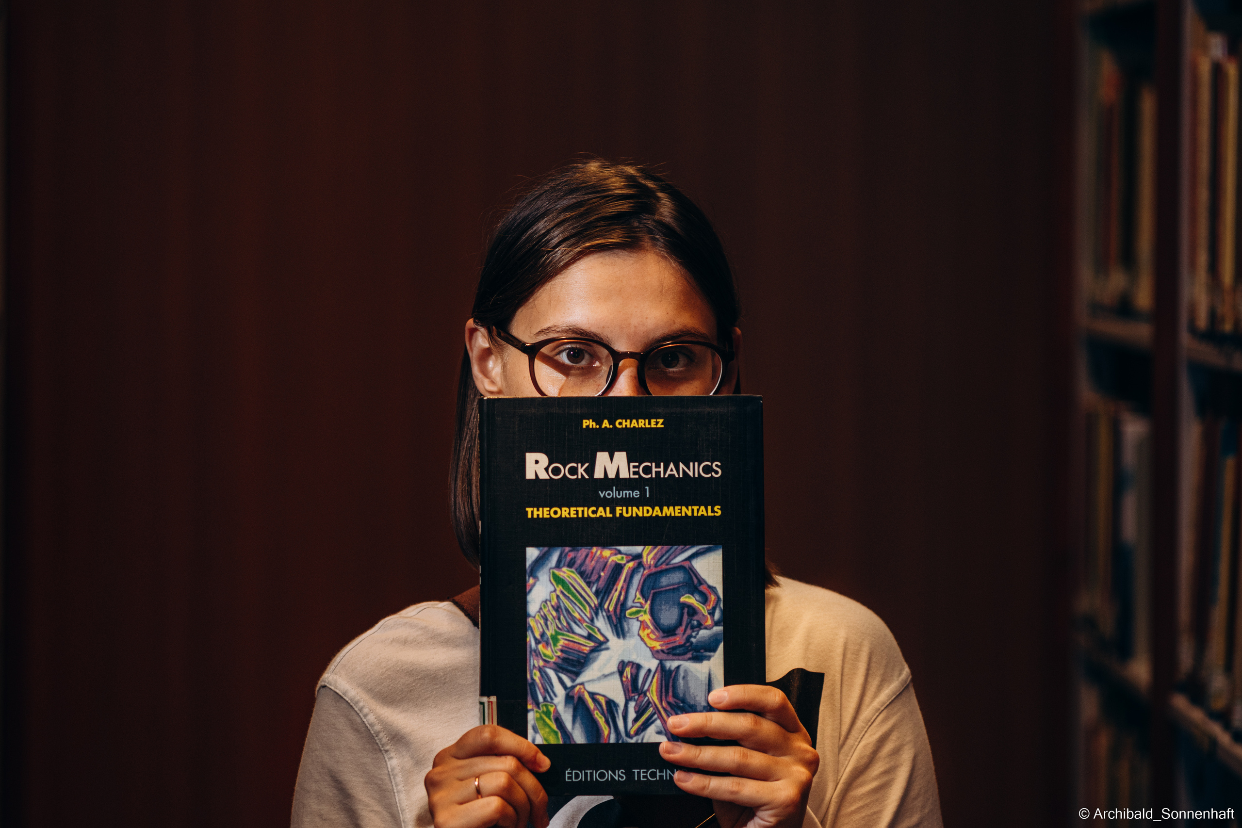 Alina Ermakova, student of Tianjin University. Photographer in Guangzhou, China. Archibald Sonnenhaft