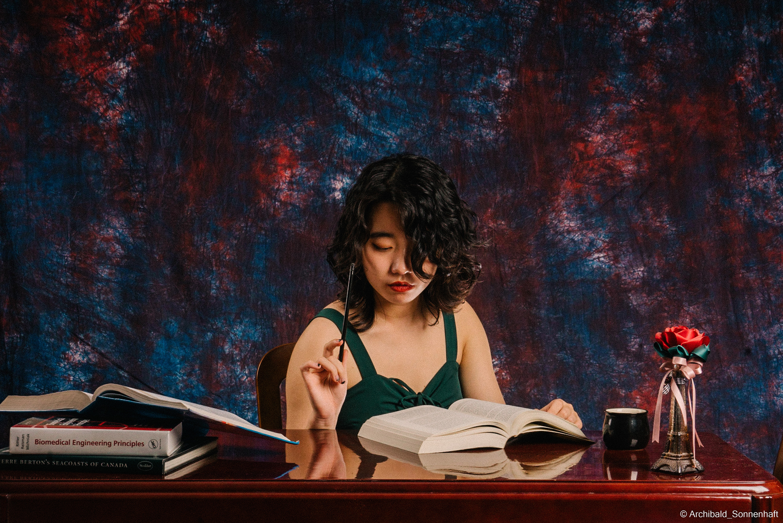 谭璐珩 (Tan Lu Heng), 2021-11. Photographer in Guangzhou, China. Archibald Sonnenhaft