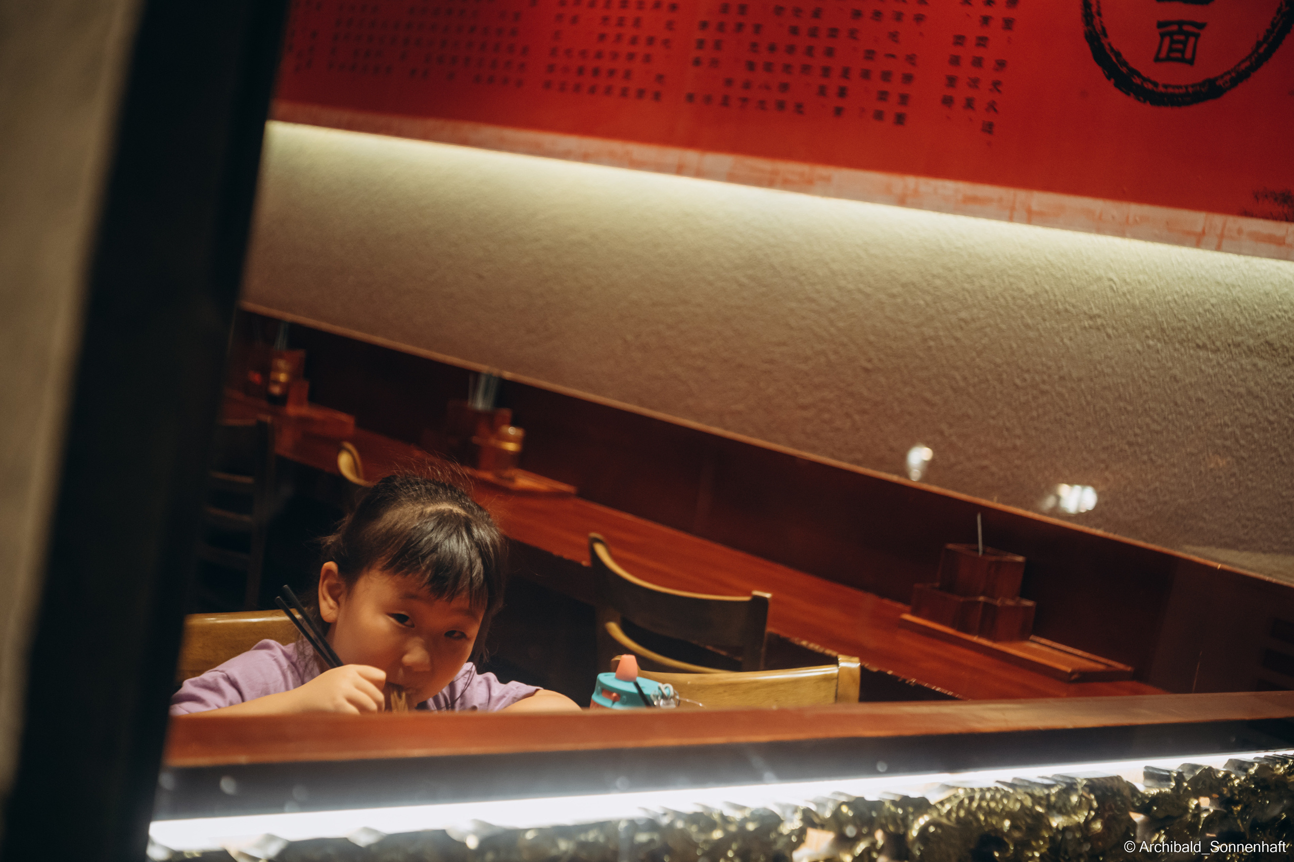 Look what I saw on the walk. Photographer in Guangzhou, China. Archibald Sonnenhaft