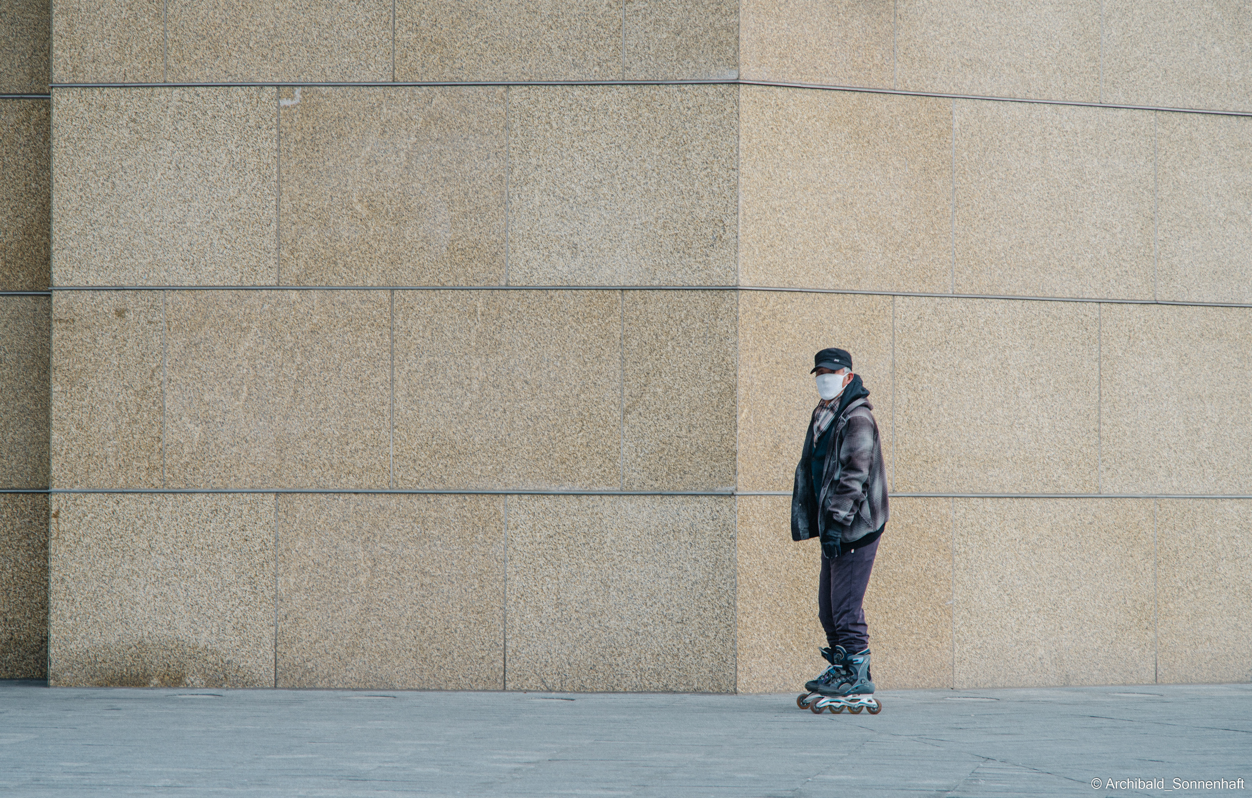 Look what I saw on the walk. Photographer in Guangzhou, China. Archibald Sonnenhaft