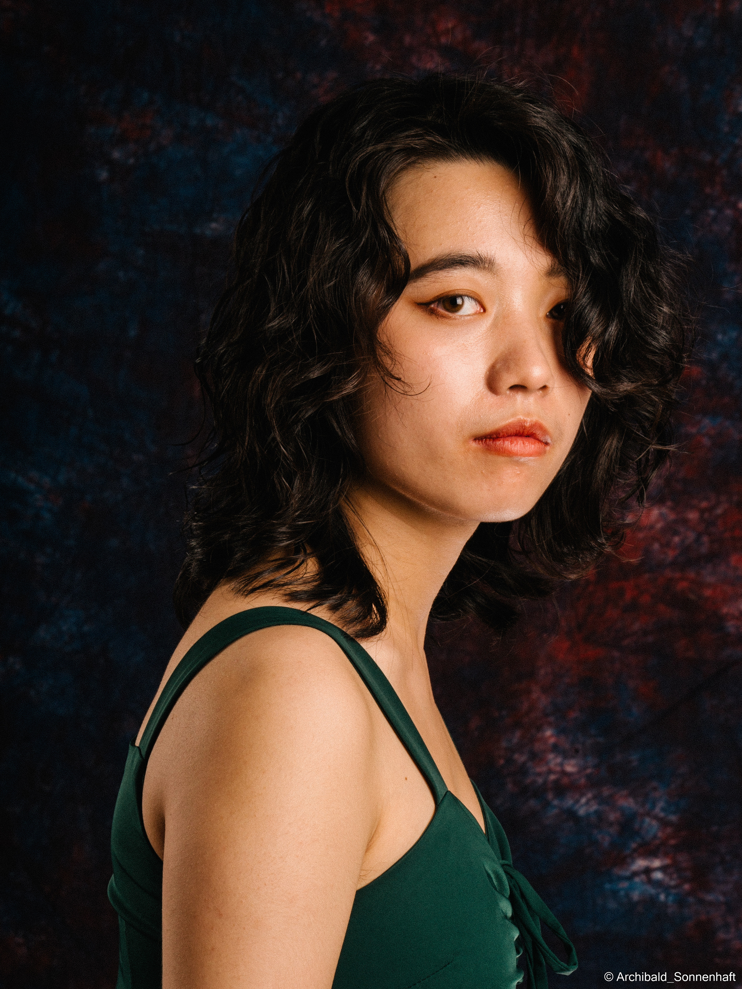 谭璐珩 (Tan Lu Heng), 2021-11. Photographer in Guangzhou, China. Archibald Sonnenhaft