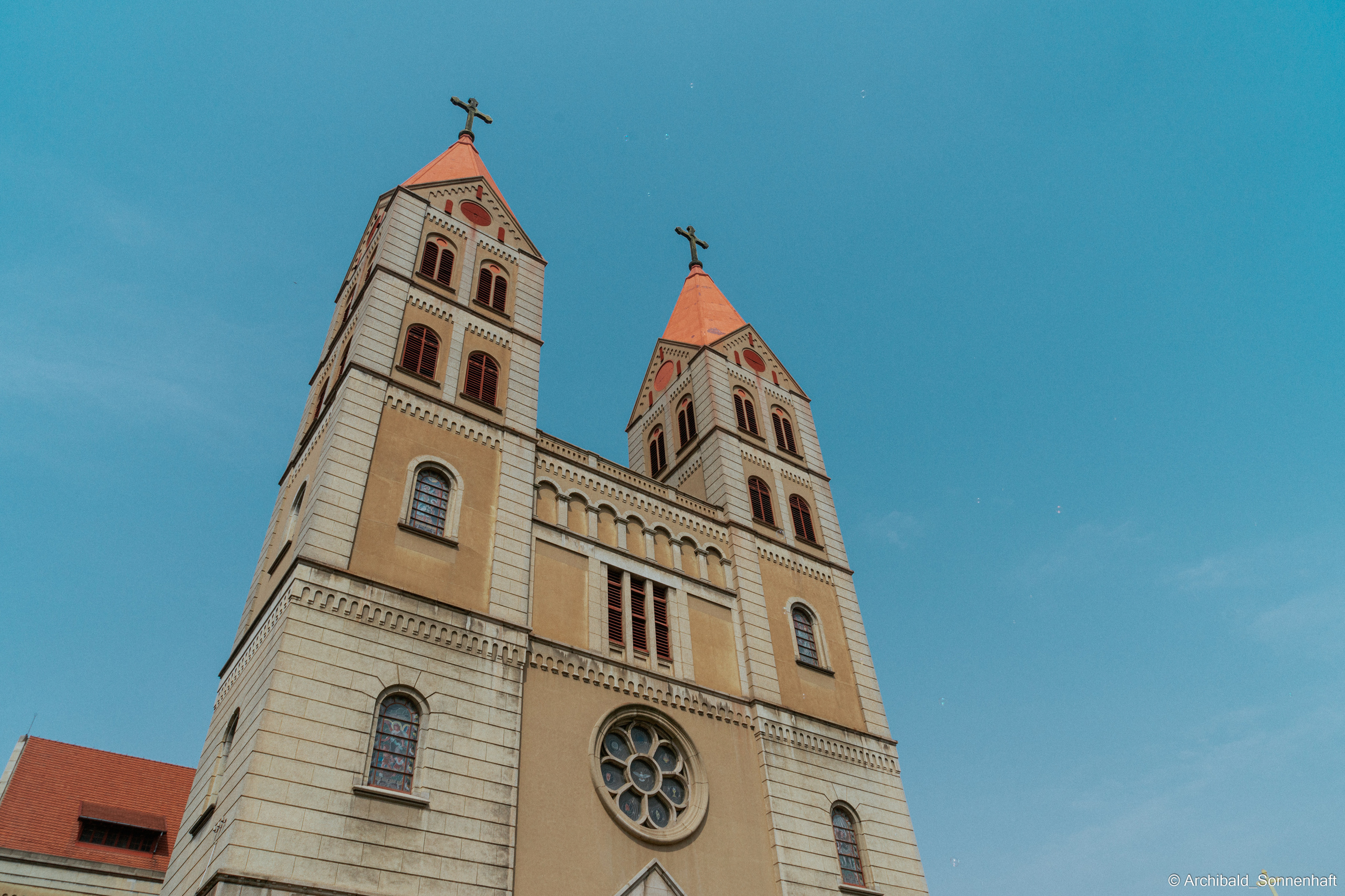Qingdao or Qingtao — city of beer and european architecture. Photographer in Guangzhou, China. Archibald Sonnenhaft