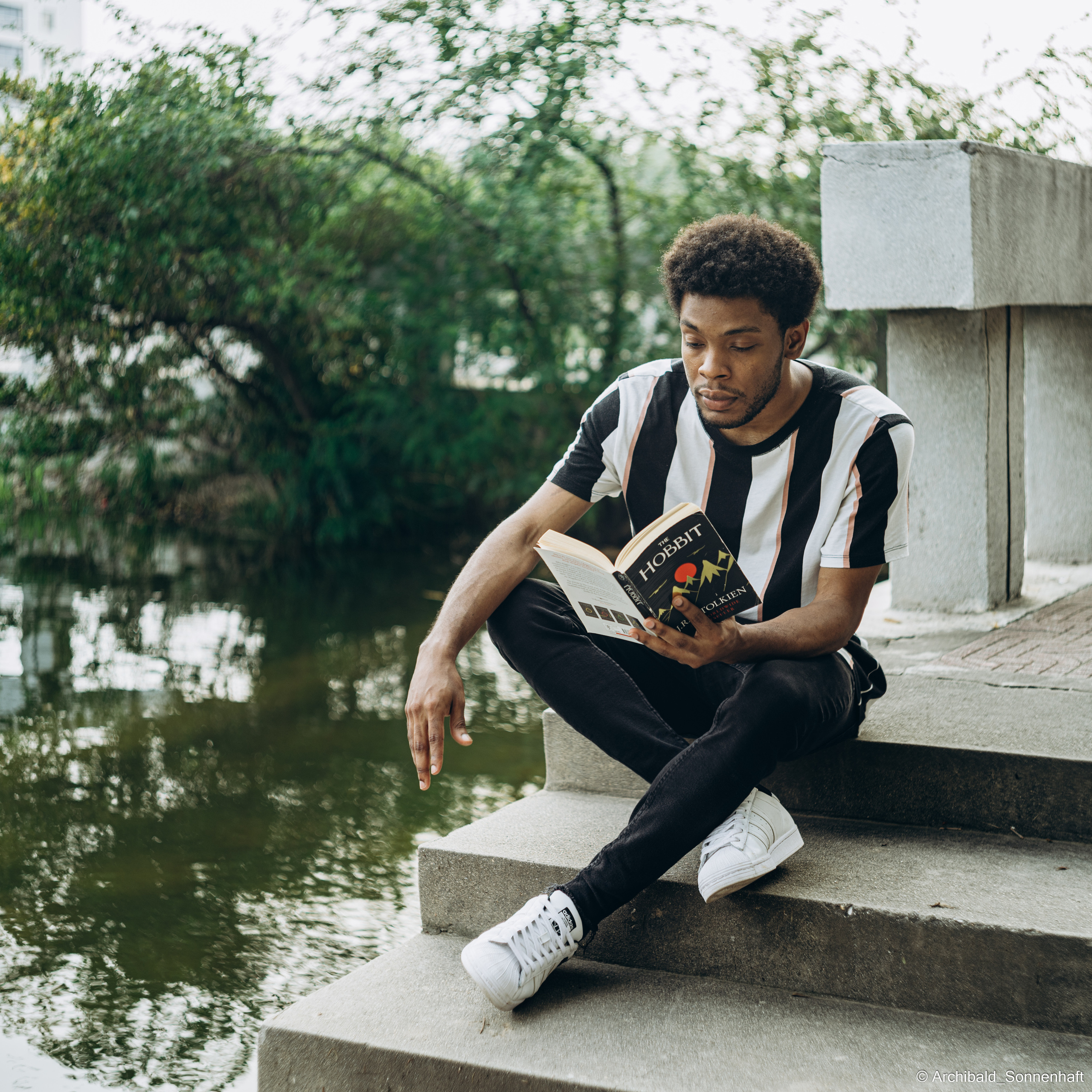 Dilan, Student of Tianjin University. Photographer in Guangzhou, China. Archibald Sonnenhaft