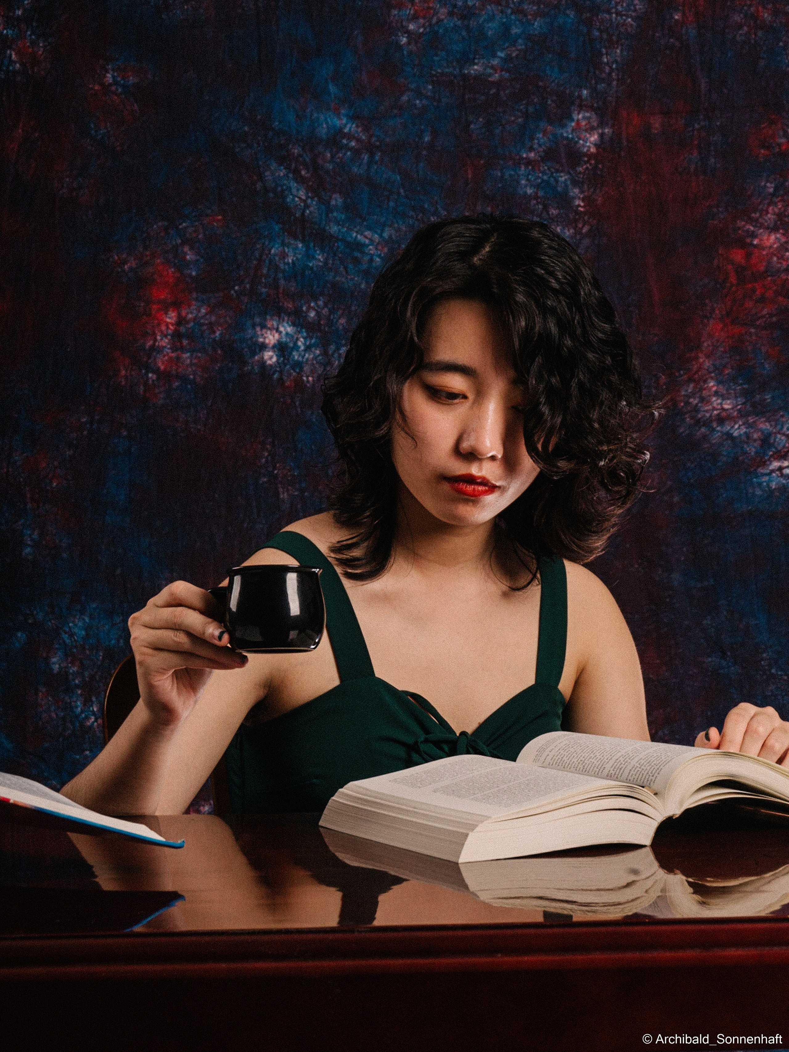 谭璐珩 (Tan Lu Heng), 2021-11. Photographer in Guangzhou, China. Archibald Sonnenhaft