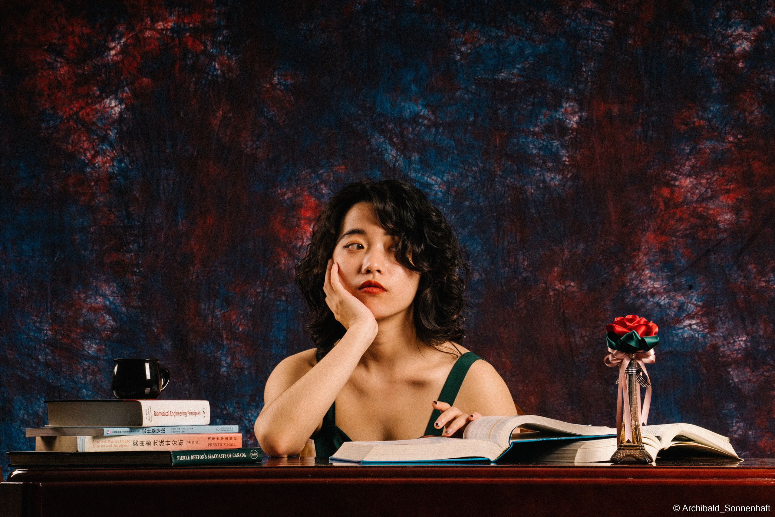 谭璐珩 (Tan Lu Heng), 2021-11. Photographer in Guangzhou, China. Archibald Sonnenhaft