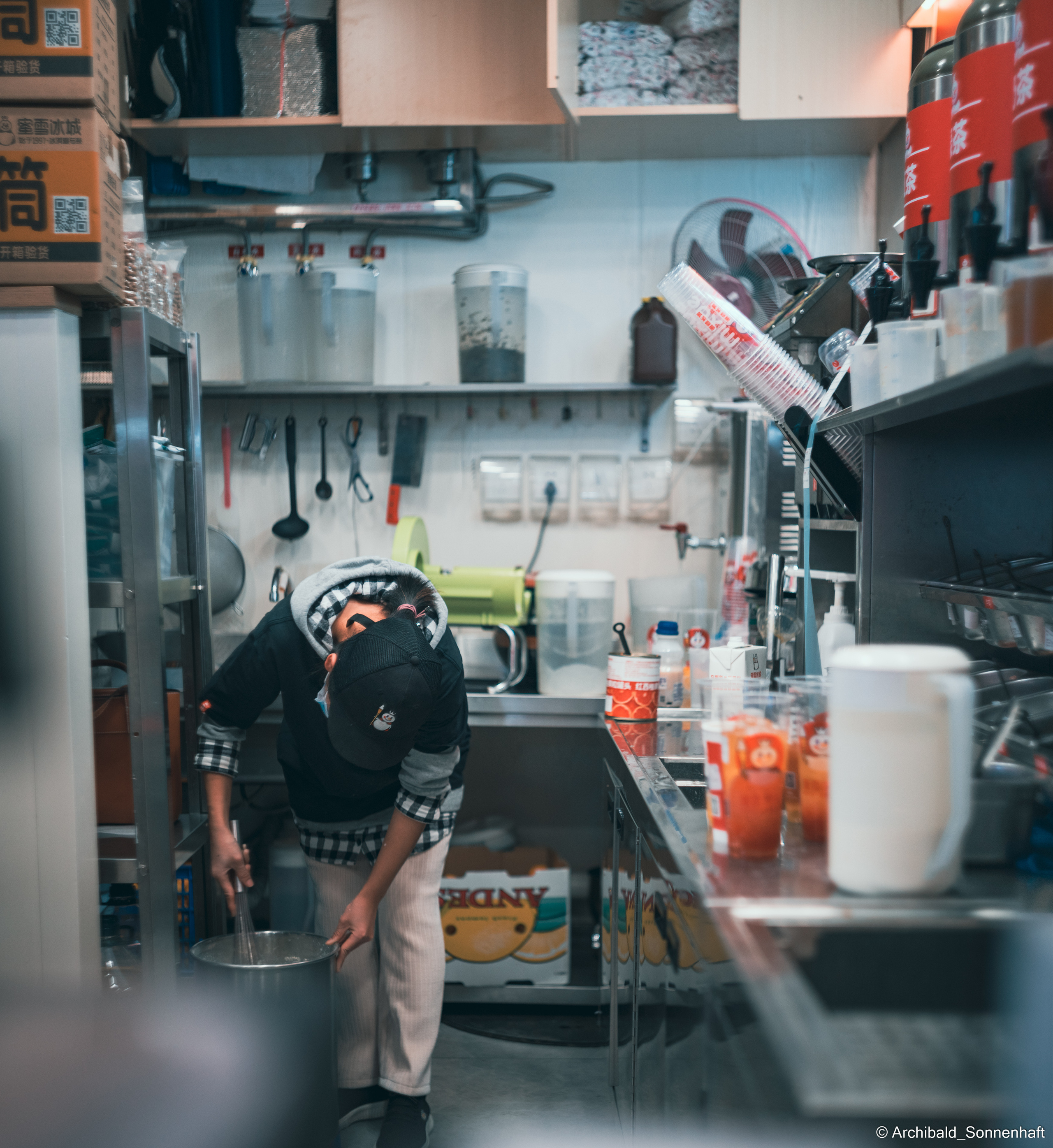 Look what I saw on the walk. Photographer in Guangzhou, China. Archibald Sonnenhaft