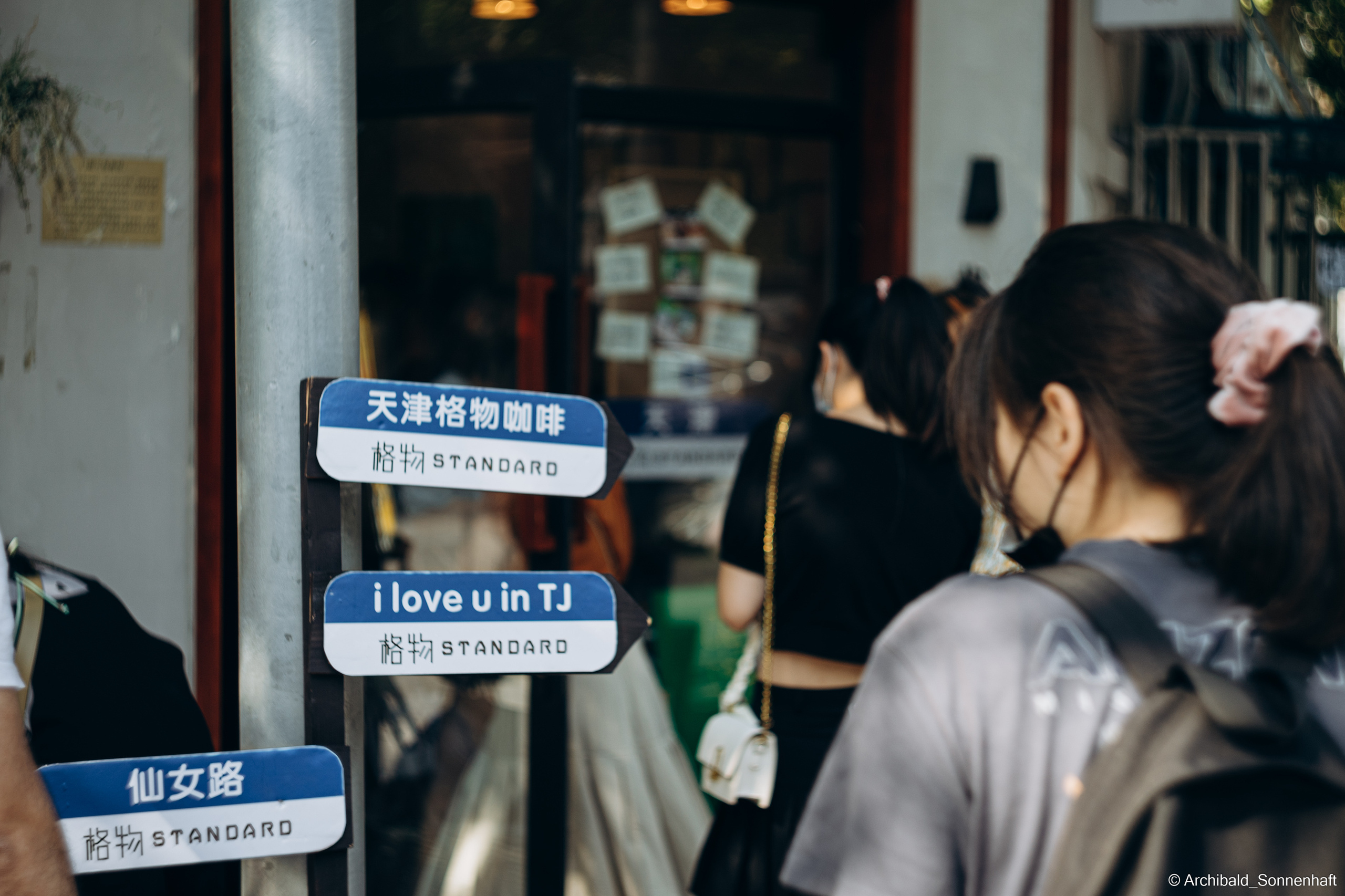 Look what I saw on the walk. Photographer in Guangzhou, China. Archibald Sonnenhaft