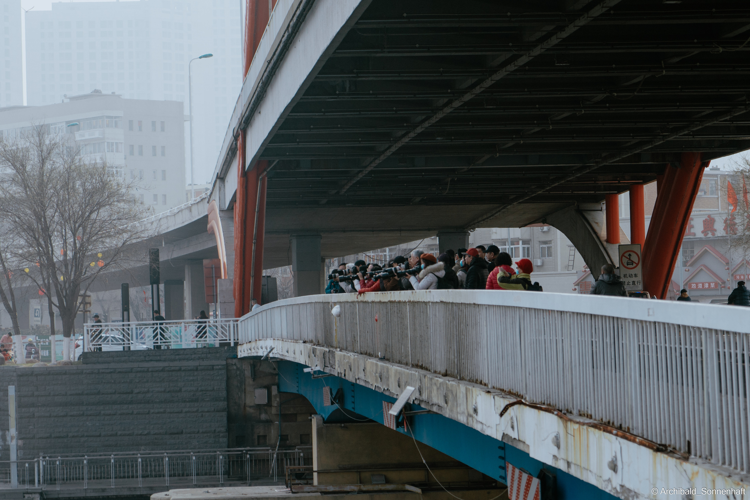 Look what I saw on the walk. Photographer in Guangzhou, China. Archibald Sonnenhaft