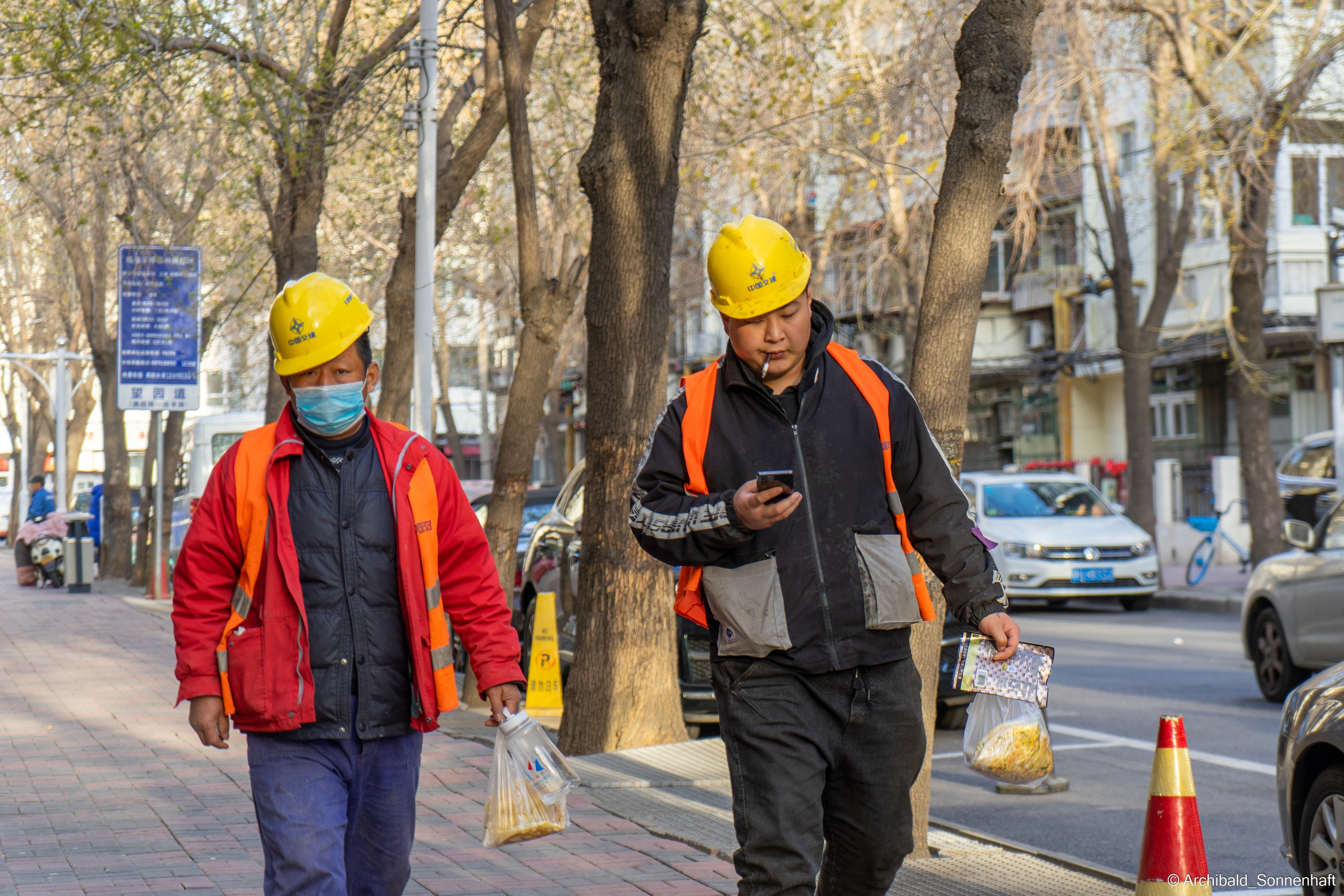 Look what I saw on the walk. Photographer in Guangzhou, China. Archibald Sonnenhaft