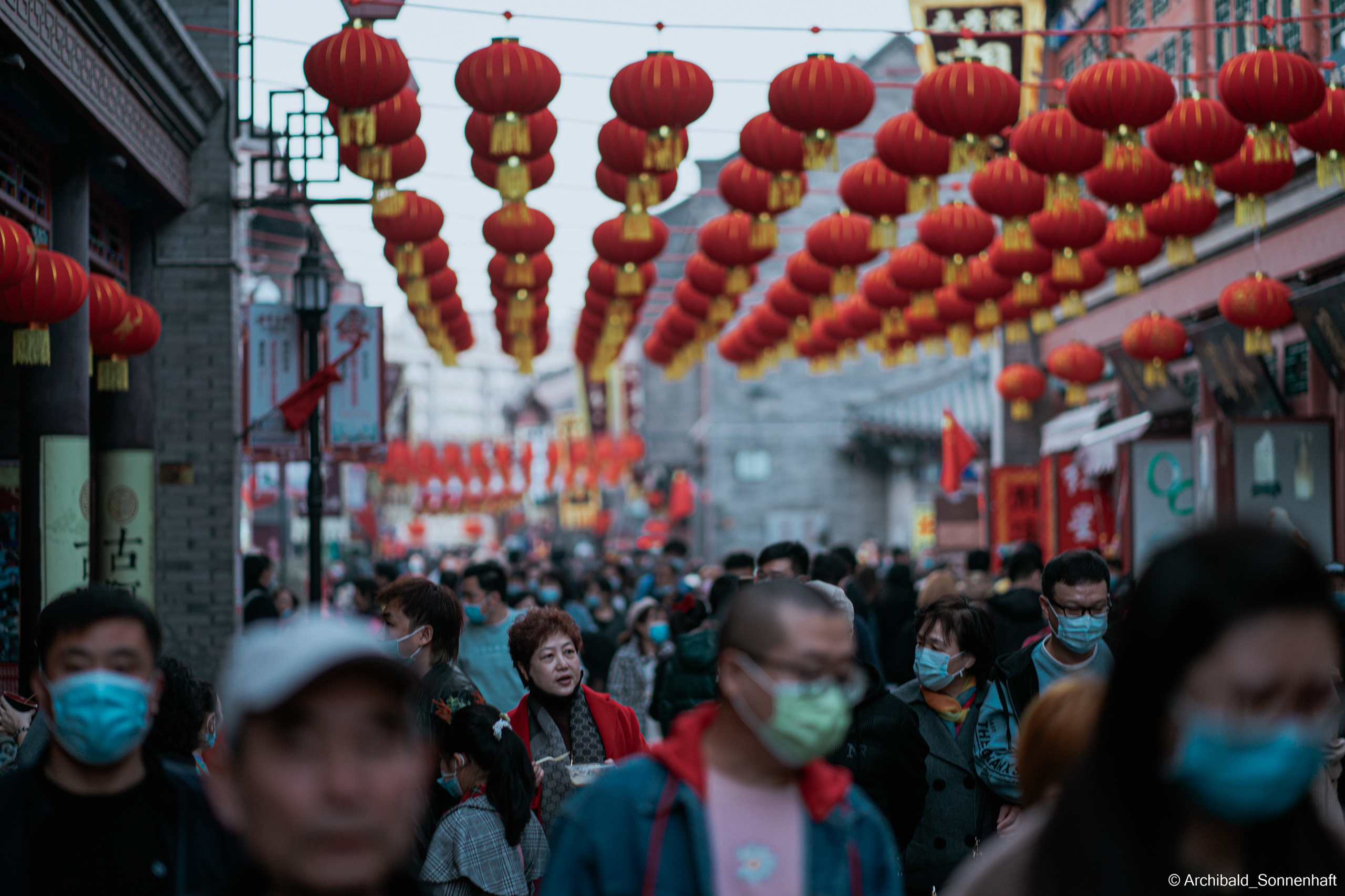 Look what I saw on the walk. Photographer in Guangzhou, China. Archibald Sonnenhaft