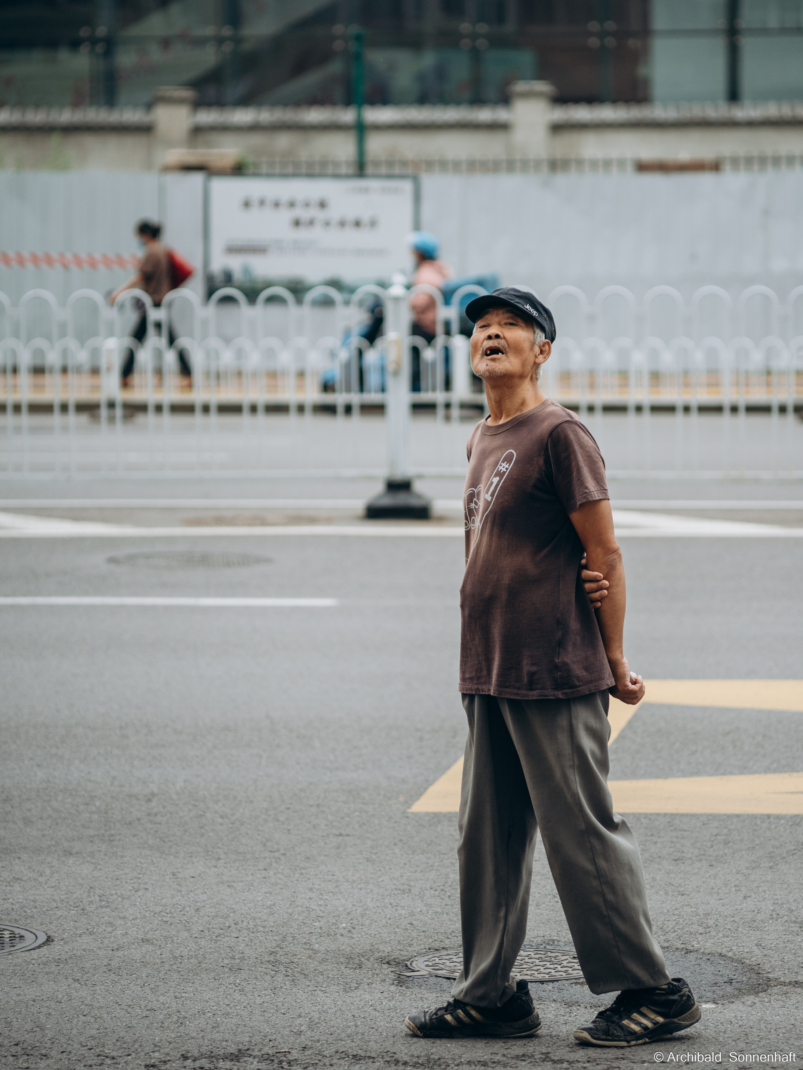 Look what I saw on the walk. Photographer in Guangzhou, China. Archibald Sonnenhaft