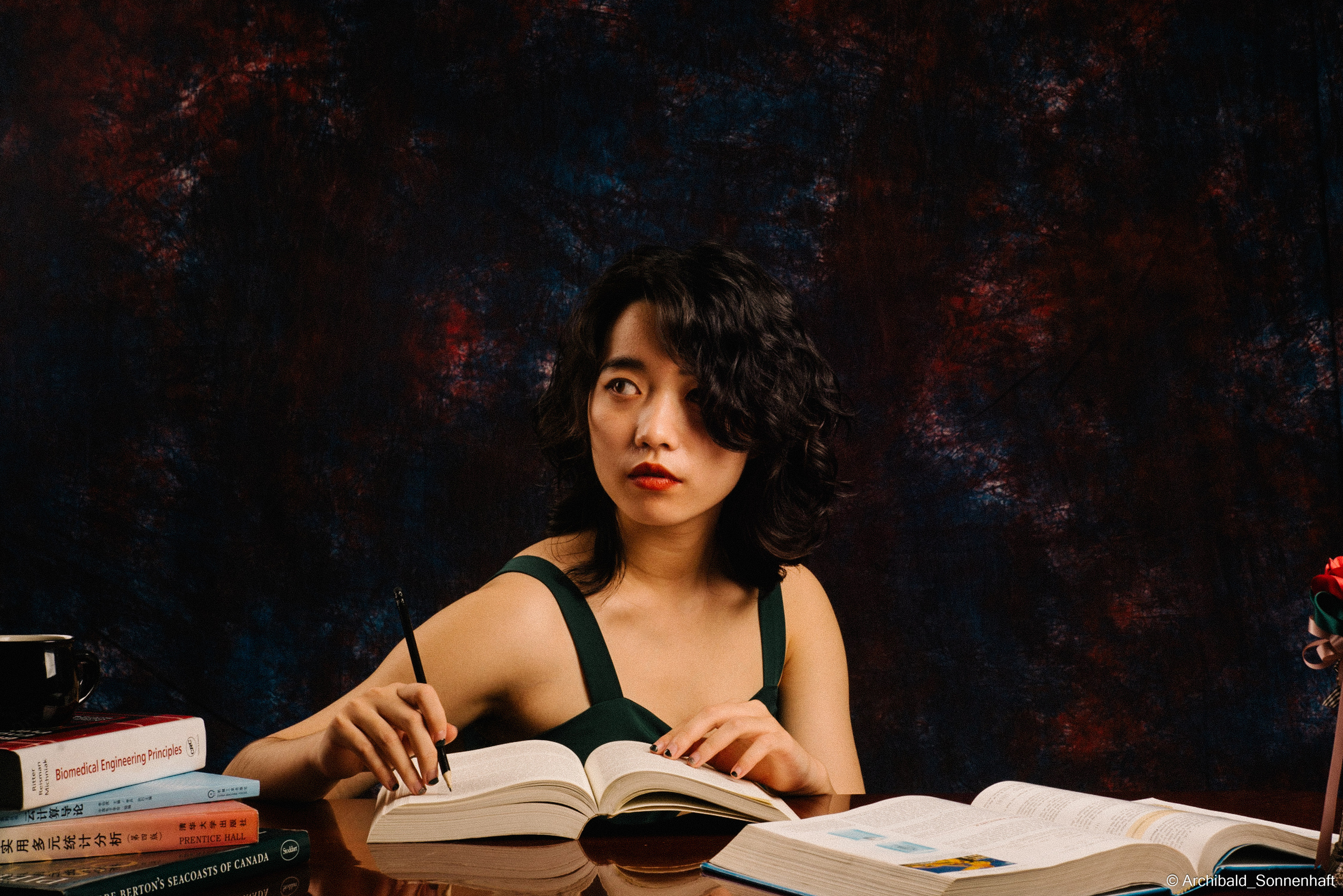 谭璐珩 (Tan Lu Heng), 2021-11. Photographer in Guangzhou, China. Archibald Sonnenhaft