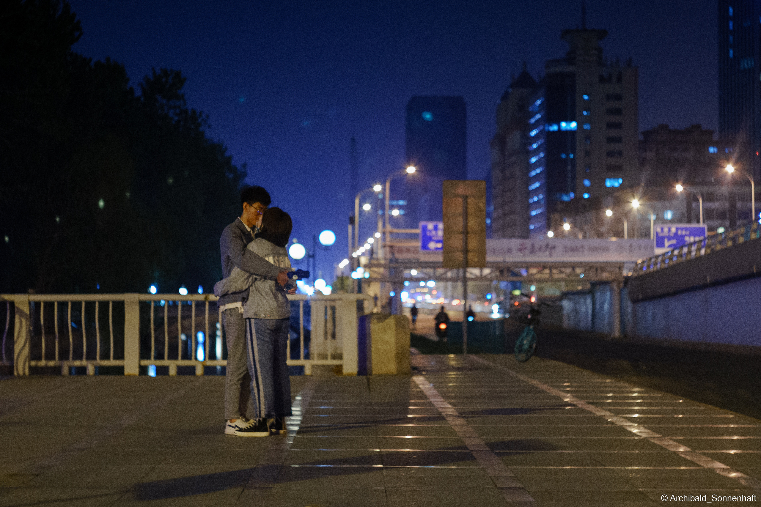 Look what I saw on the walk. Photographer in Guangzhou, China. Archibald Sonnenhaft