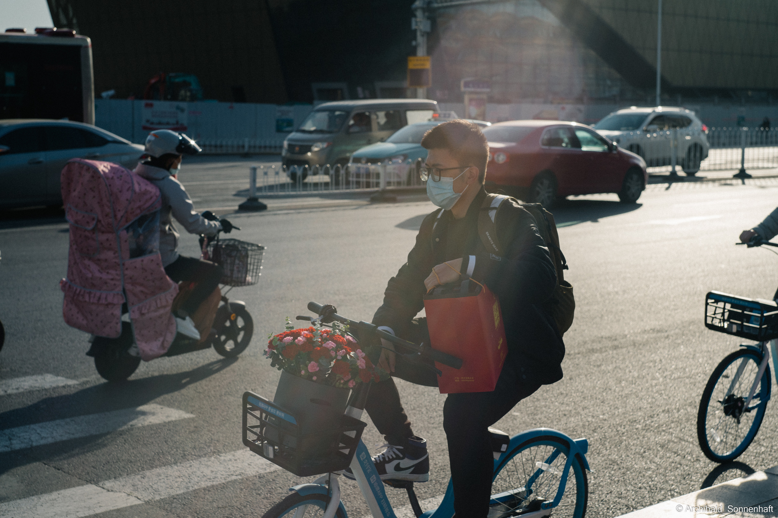 Look what I saw on the walk. Photographer in Guangzhou, China. Archibald Sonnenhaft