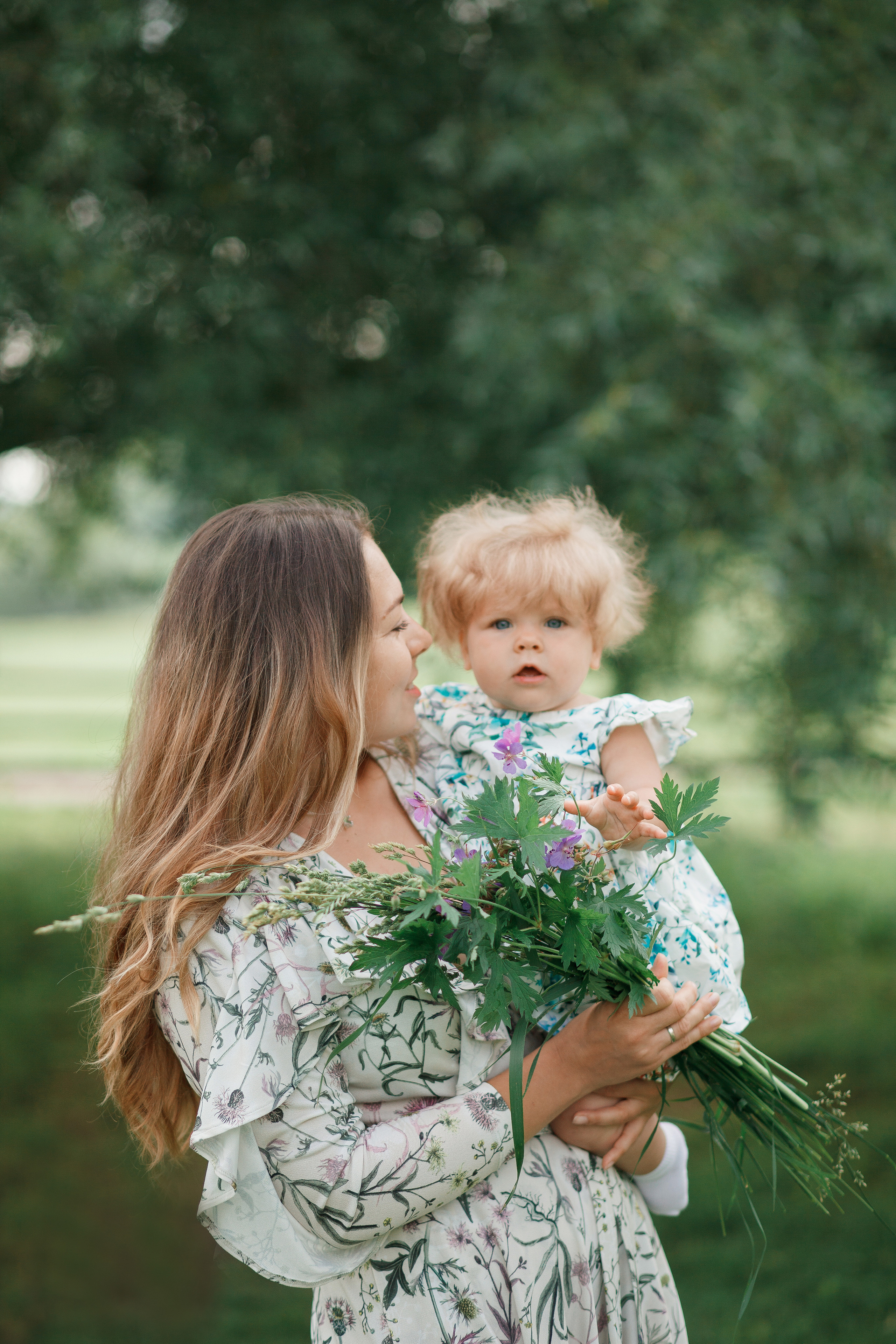 Летняя семейная фотосессия около пруда Пыхтино. Фотограф Александра Сыщенко
