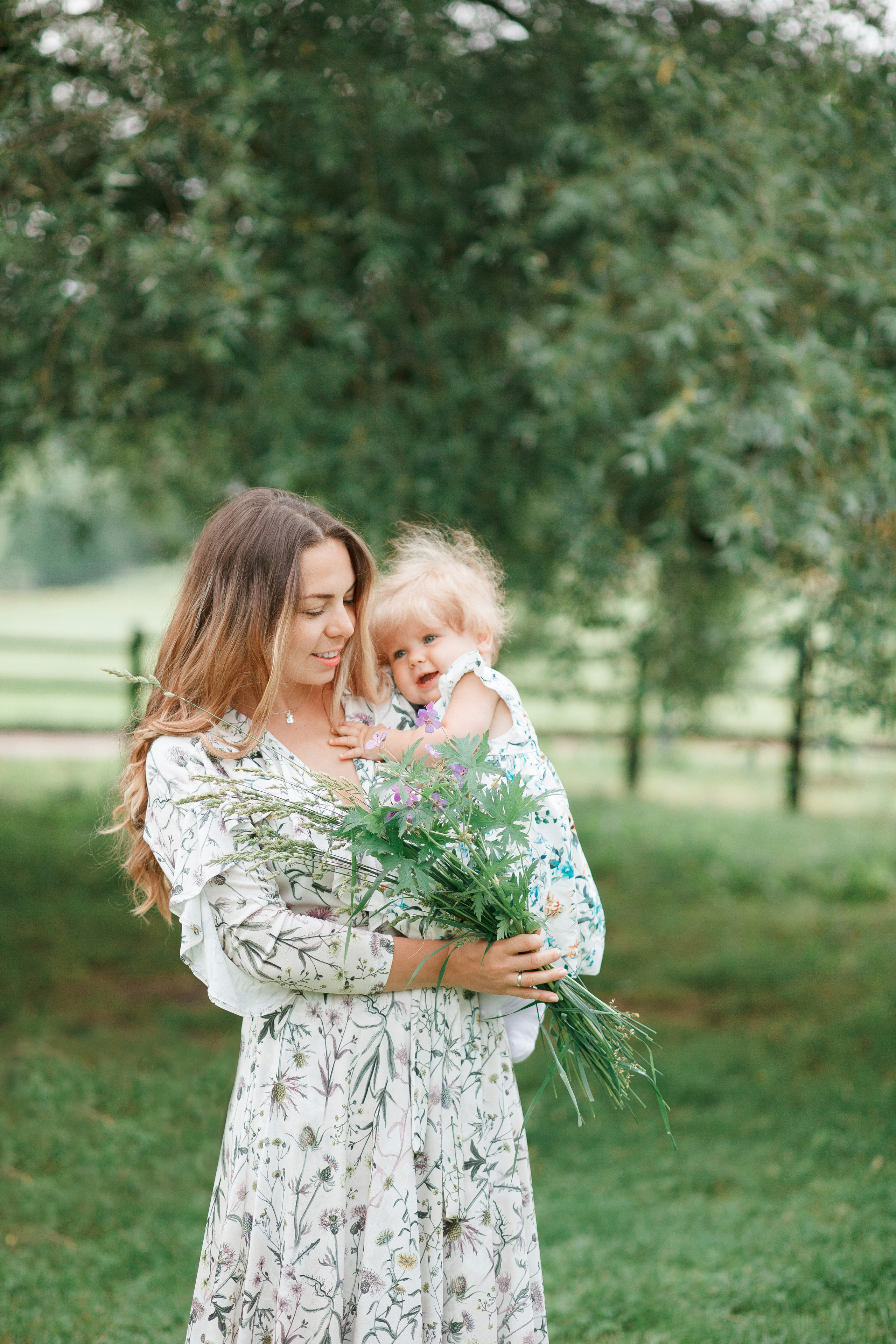 Летняя семейная фотосессия около пруда Пыхтино. Фотограф Александра Сыщенко
