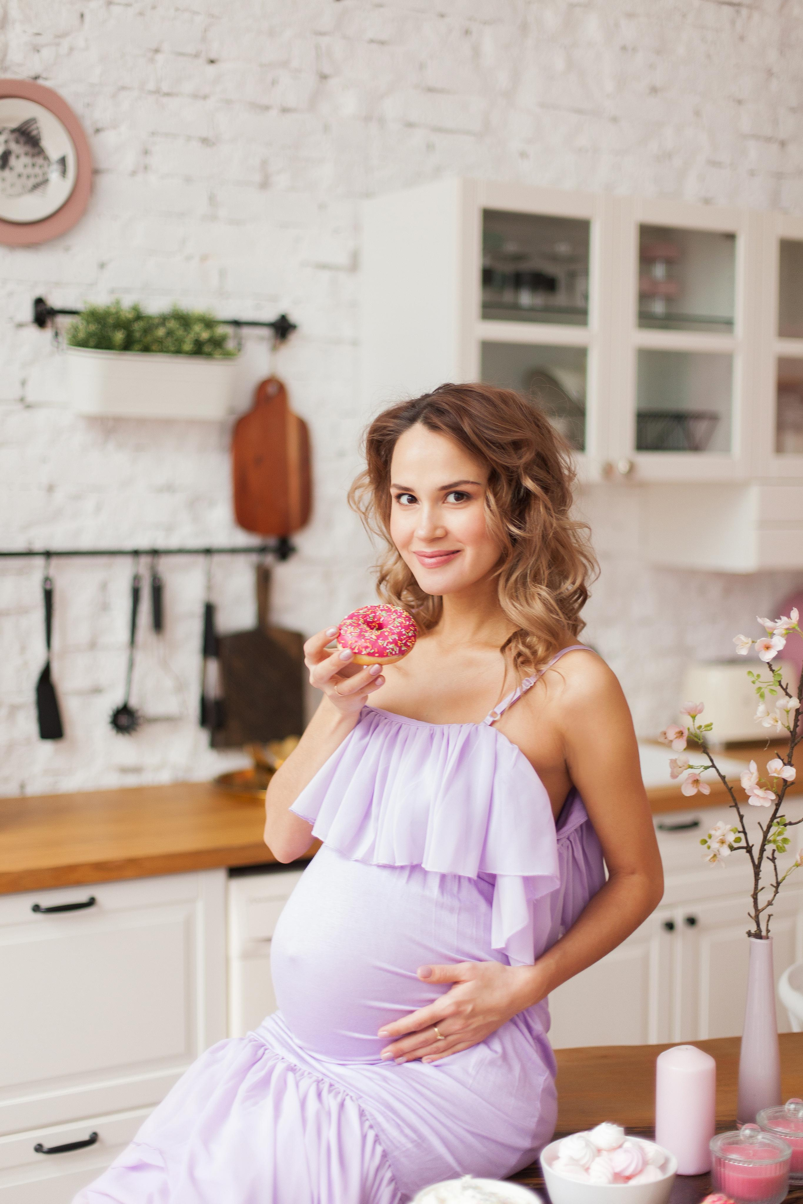 Фотосессия беременности в фотостудии Famouse. Фотограф Александра Сыщенко